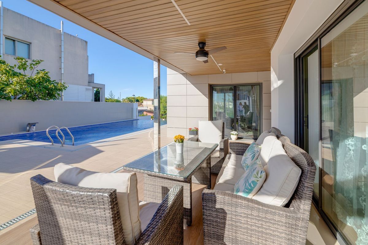 Villa en Los Balcones, Alicante, España 3 dormitorios, 1199 m2 No. 189732