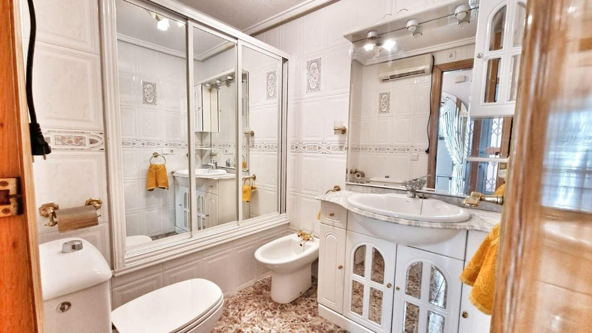 Apartment à Torrevieja, Alicante, Espagne 1 chambre, 51 m2 No. 183756
