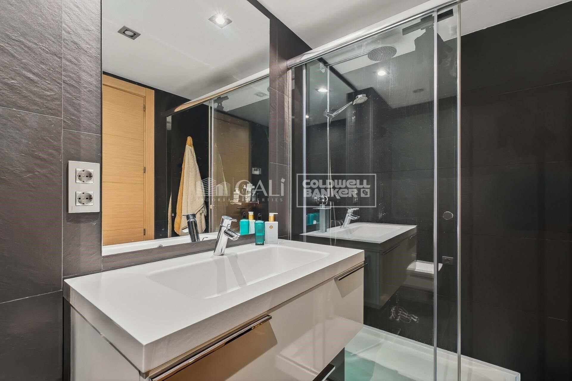Apartament w Principado De Andorra (Ninguna Poblacion Tiene C.P.), Lleida, Hiszpania 4 sypialnie, 145 mkw. nr 156741