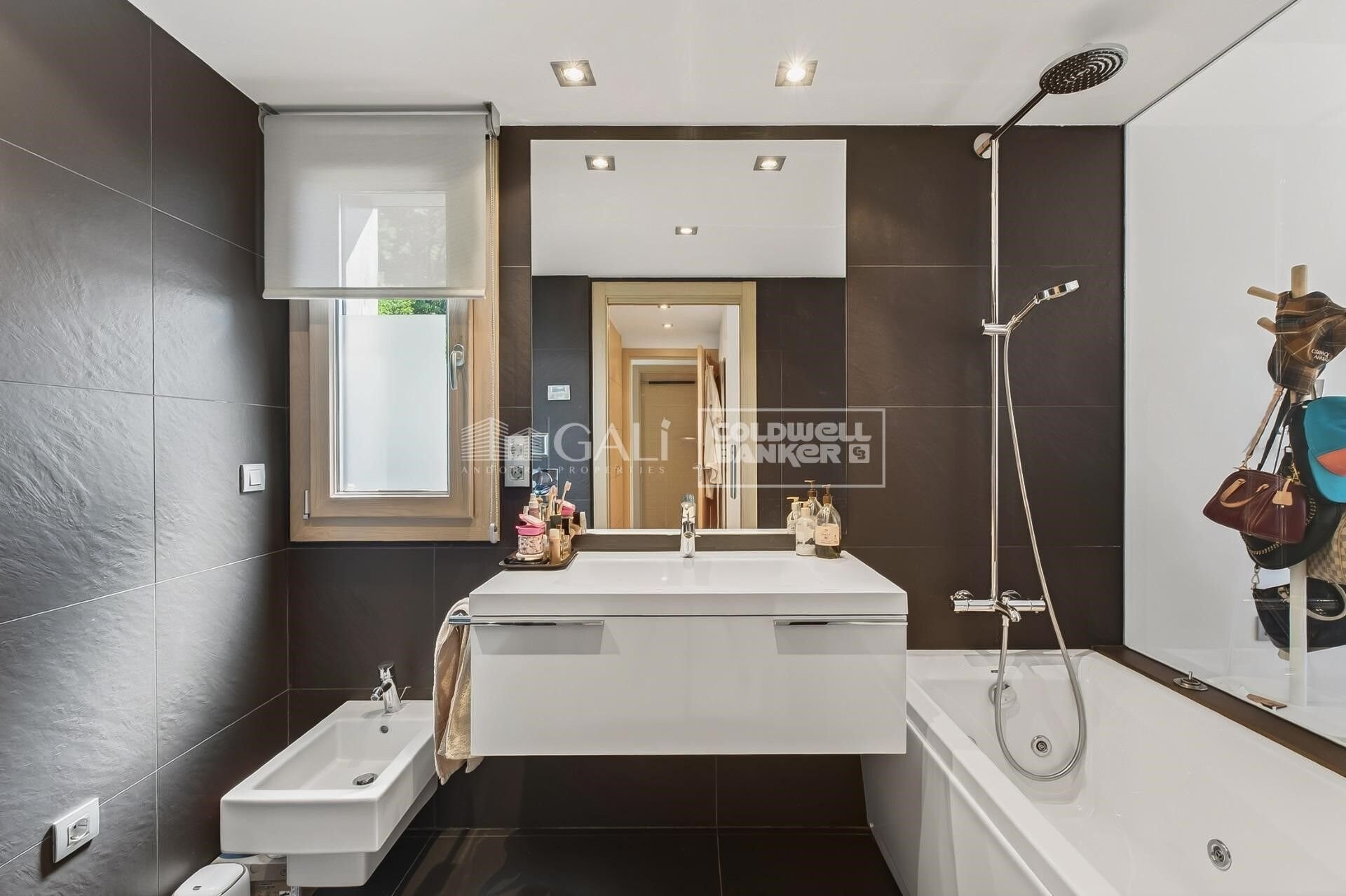 Apartament w Principado De Andorra (Ninguna Poblacion Tiene C.P.), Lleida, Hiszpania 4 sypialnie, 145 mkw. nr 156741