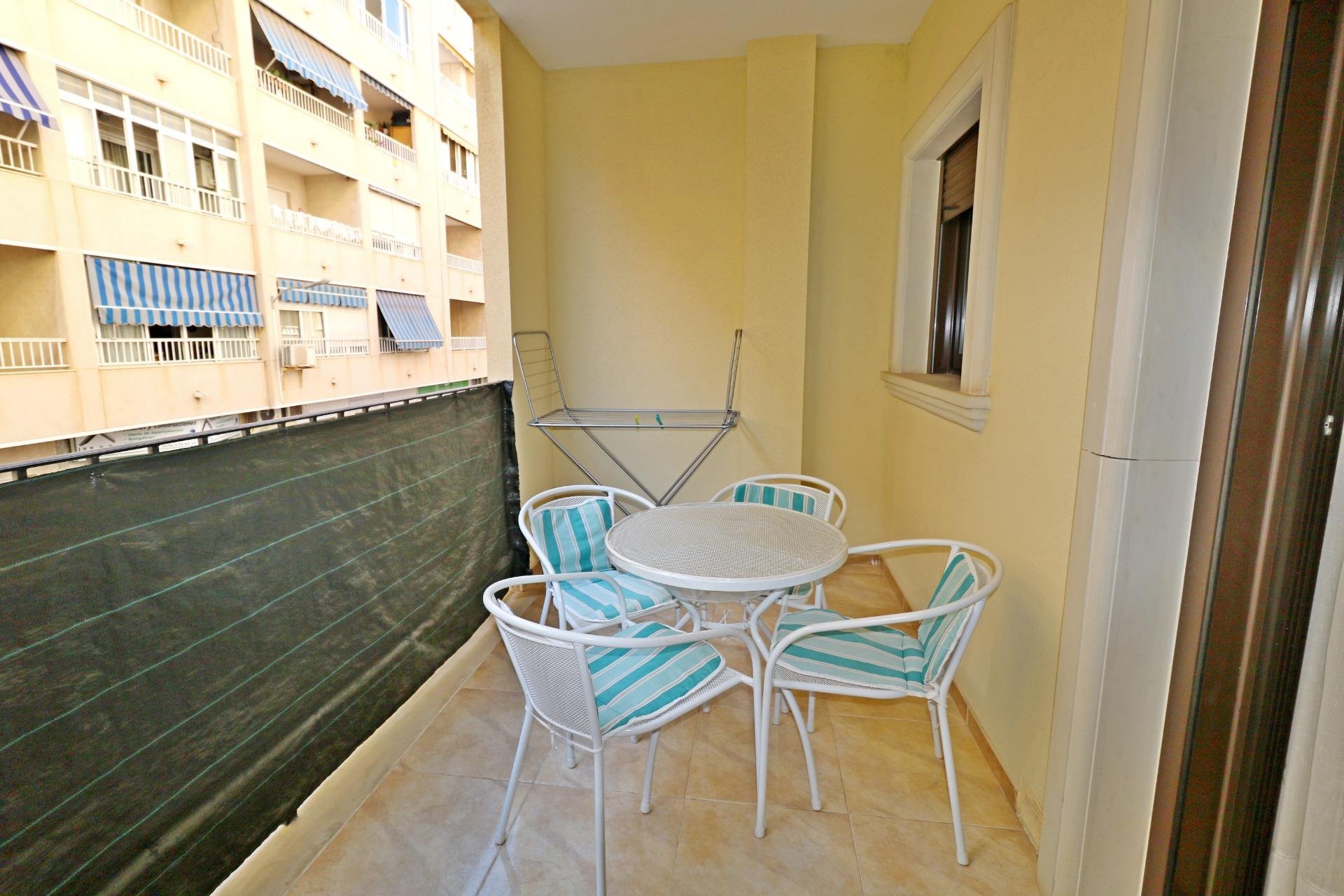 Apartment à Torrevieja, Alicante, Espagne 2 chambres, 79 m2 No. 194433