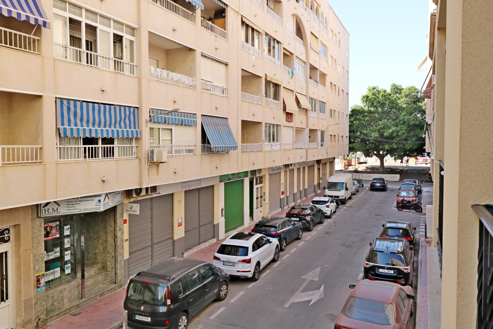 Apartment à Torrevieja, Alicante, Espagne 2 chambres, 79 m2 No. 194433