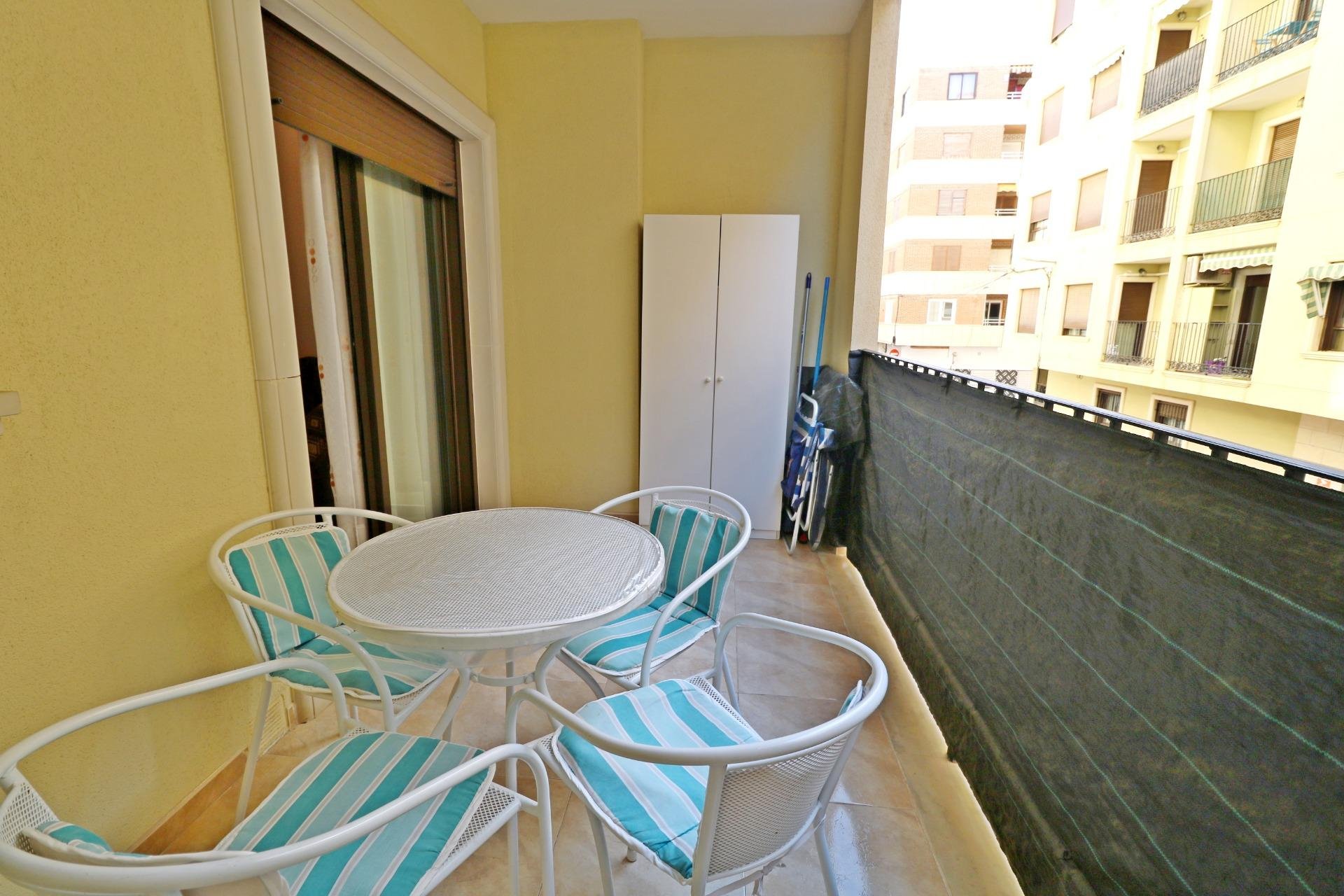 Apartment à Torrevieja, Alicante, Espagne 2 chambres, 79 m2 No. 194433