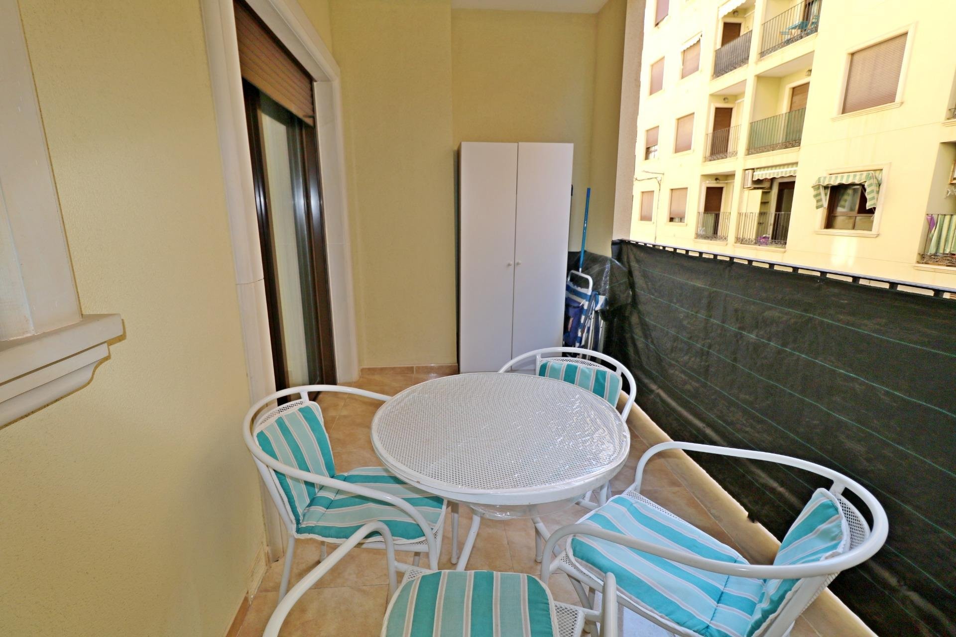 Apartment à Torrevieja, Alicante, Espagne 2 chambres, 79 m2 No. 194433