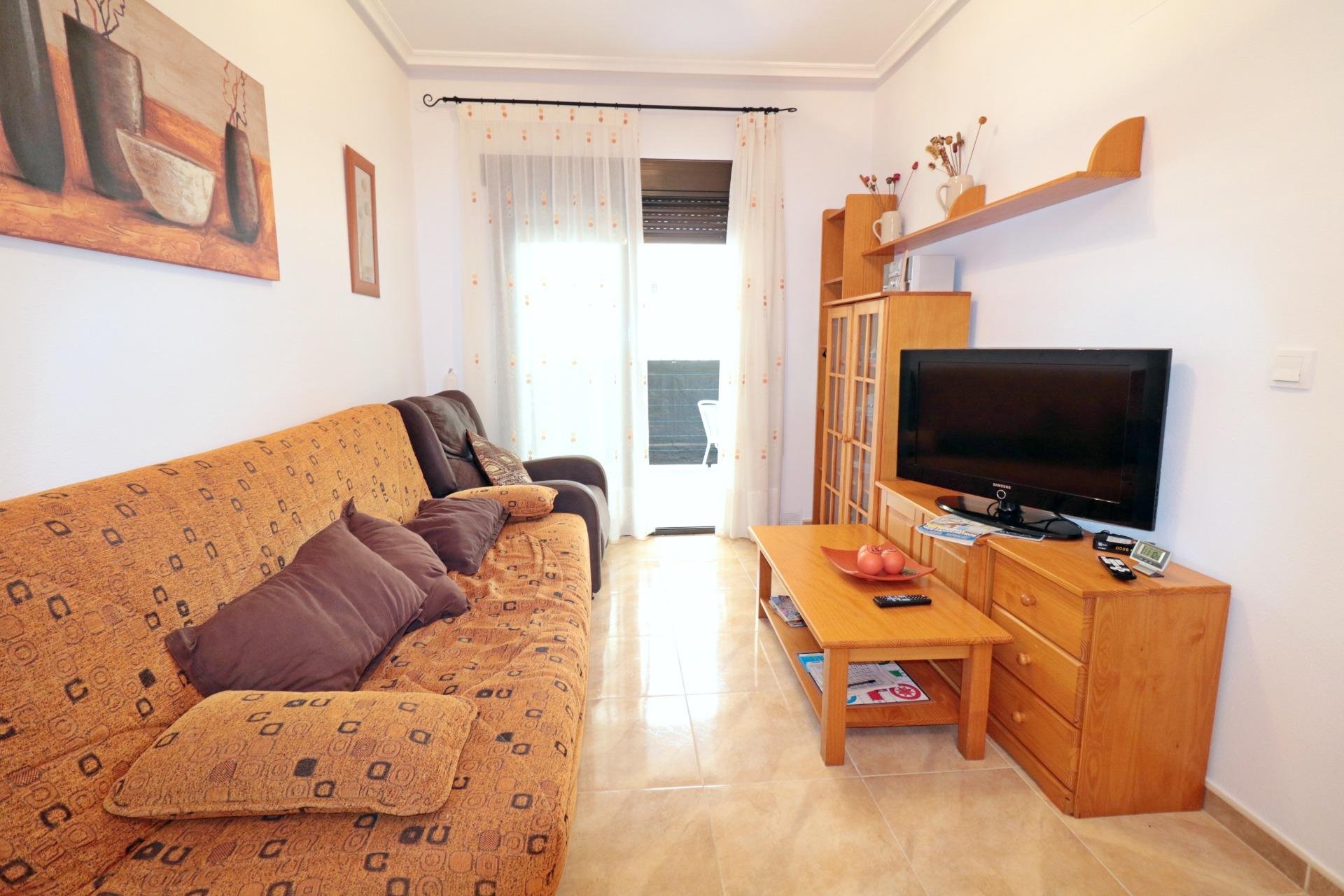Apartment à Torrevieja, Alicante, Espagne 2 chambres, 79 m2 No. 194433