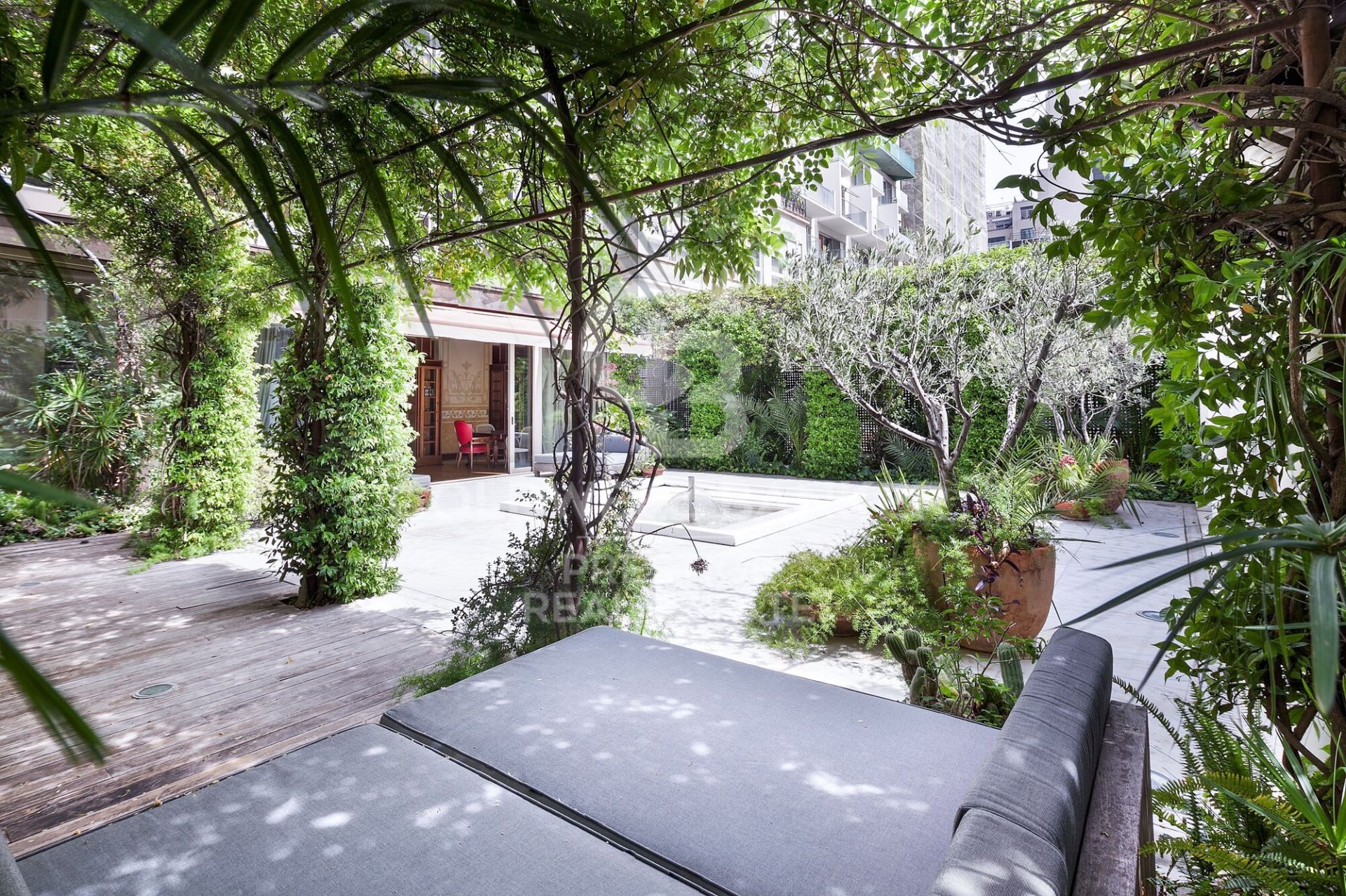 Apartament w Barcelona, Hiszpania 5 sypialni, 944 mkw. nr 160377