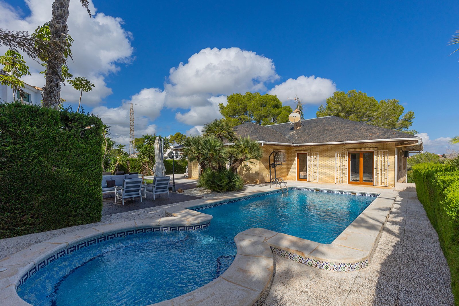 Villa i Alicante, Spanien 5 sovrum, 366 kvm. Nr. 179618