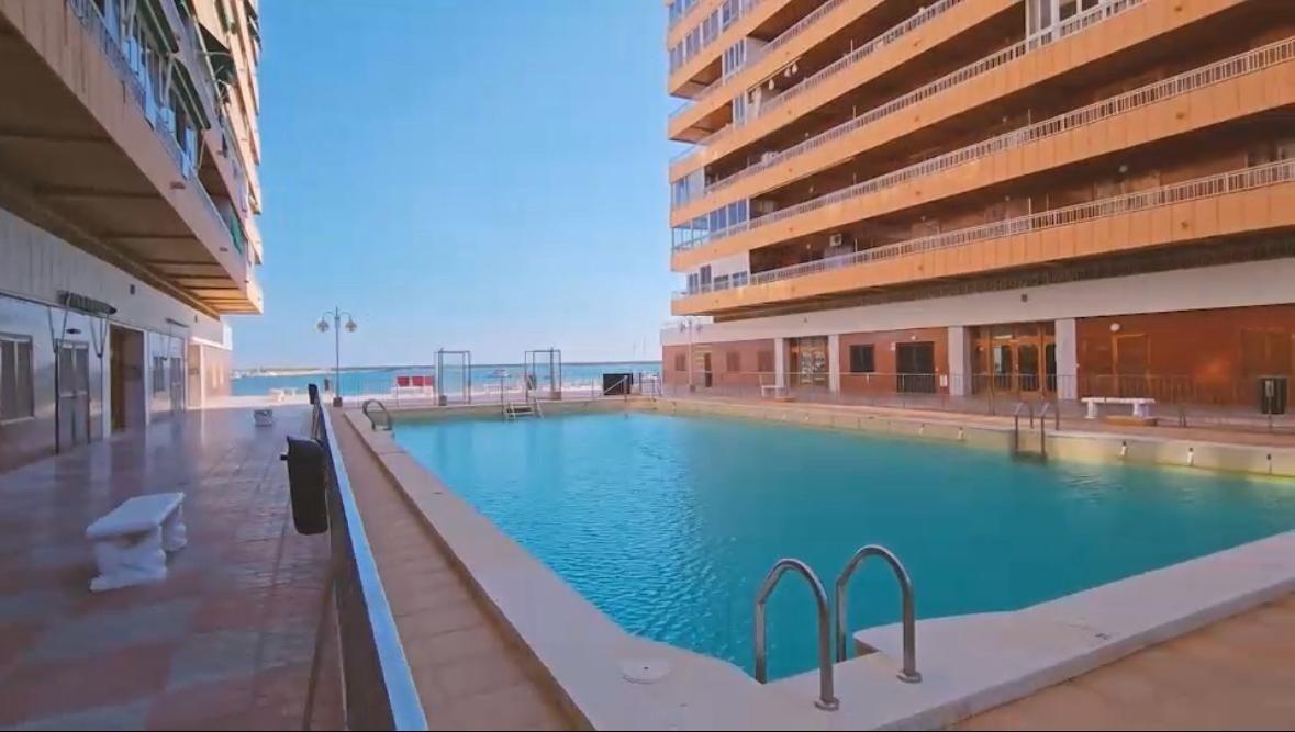 Huoneisto Torrevieja, Alicante, Espanja 2 makuuhuonetta, 118 m2 No. 137720