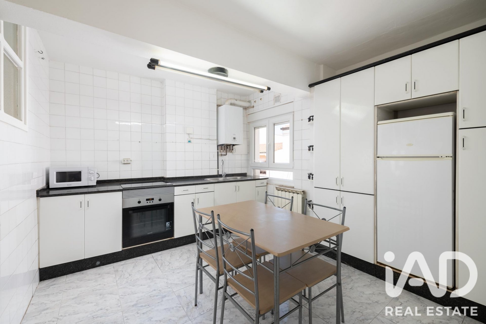Huoneisto Gijon, Asturias, Espanja 2 makuuhuonetta, 79 m2 No. 194416
