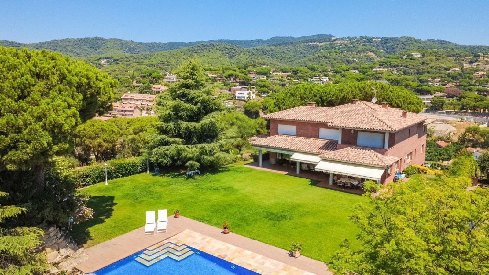 Talo Sant Andreu de Llavaneres, Barcelona, Espanja 7 makuuhuonetta, 784 m2 No. 160777
