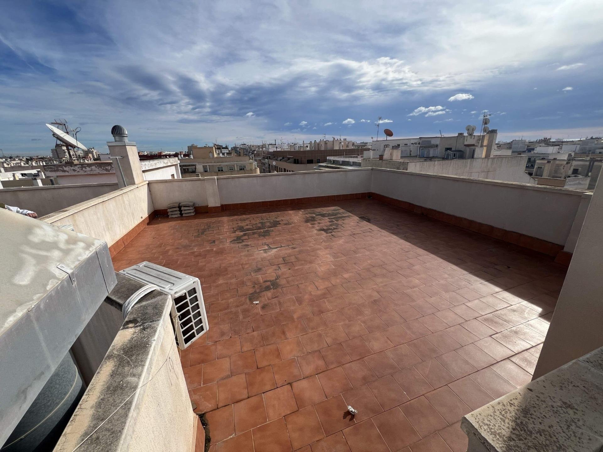 Ático en Torrevieja, Alicante, España 75 m2 No. 182977