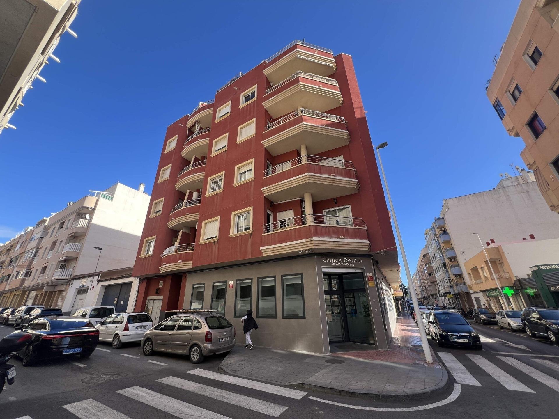 Ático en Torrevieja, Alicante, España 75 m2 No. 182977