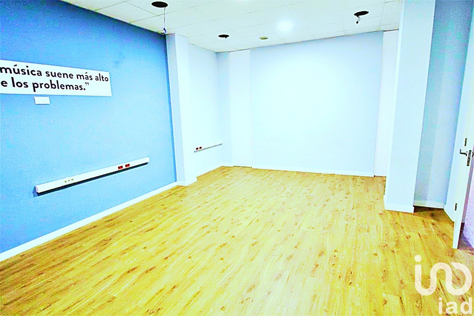 Commercial property in Ibi, Alicante, Spain 3 bedrooms, 125 sq.m. No. 185943