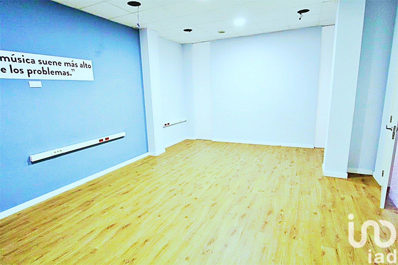 Commercial property in Ibi, Alicante, Spain 3 bedrooms, 125 sq.m. No. 185943