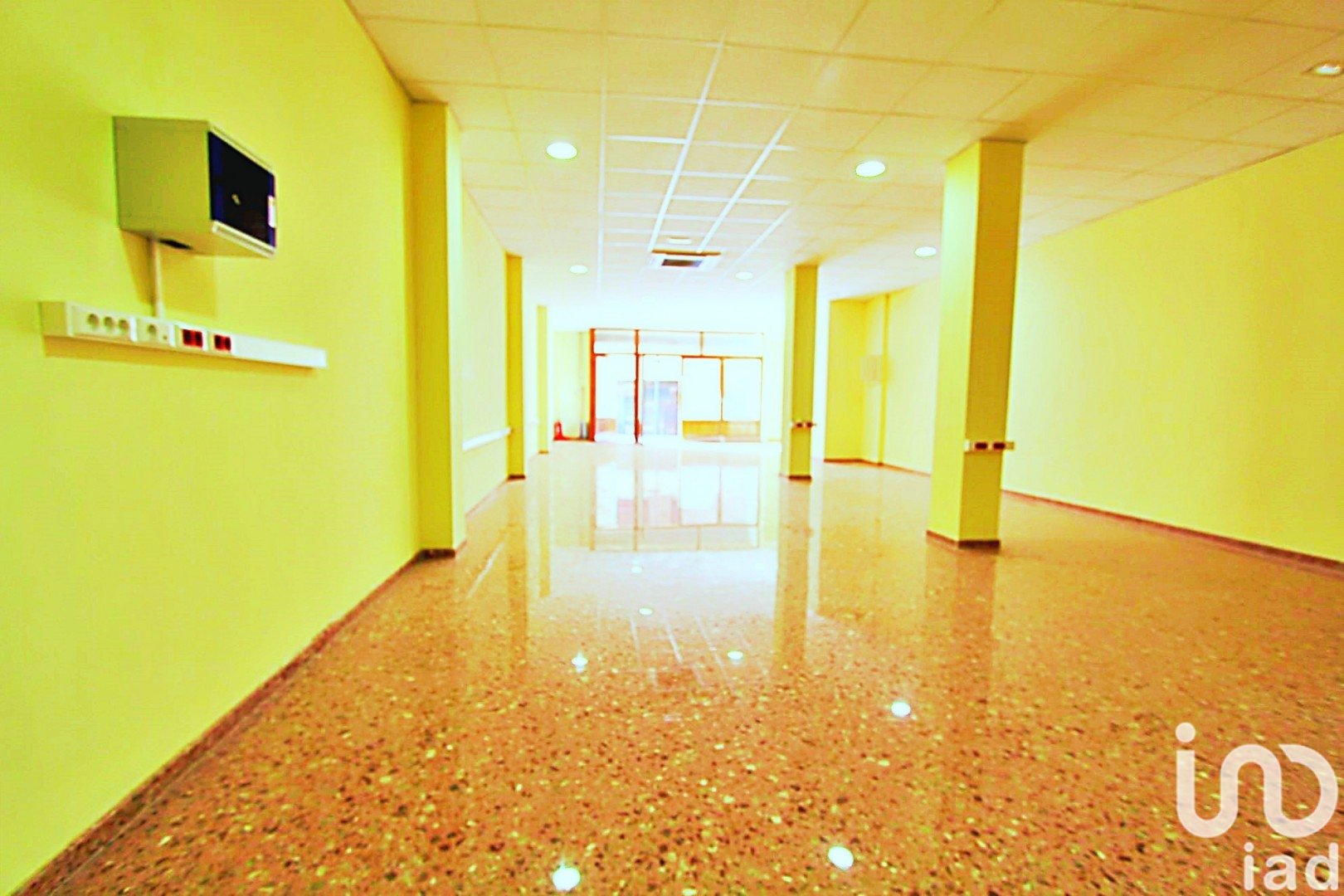 Commercial property in Ibi, Alicante, Spain 3 bedrooms, 125 sq.m. No. 185943