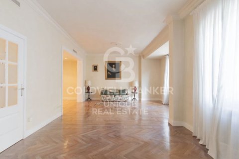 Apartament w Madrid, Hiszpania 3 sypialnie, 220 mkw. nr 179048