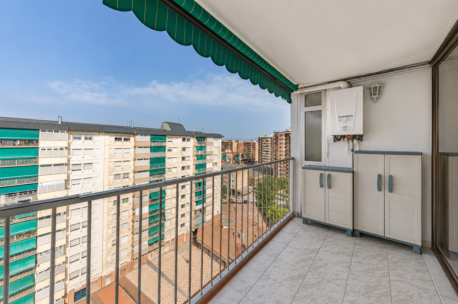 Dzīvoklis Cerdanyola Del Valles, Barcelona, Spānijā 3 istabas, 95 m2 Nr. 191111