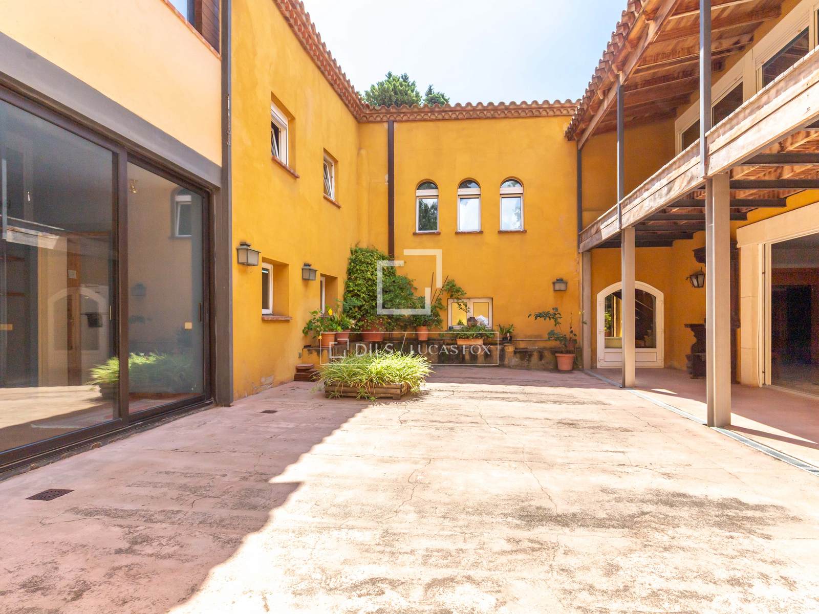 Villa i Esplugues de Llobregat, Barcelona, Spanien 5 sovrum, 643 kvm. Nr. 150373