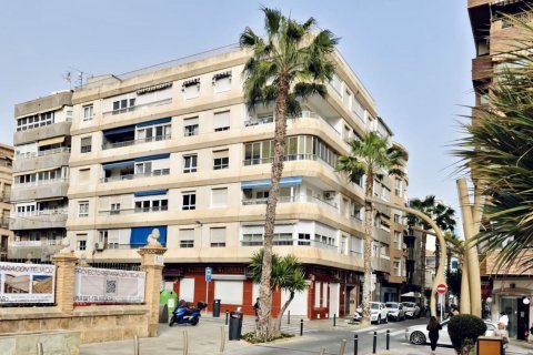 Apartament w Torrevieja, Alicante, Hiszpania 4 sypialnie, 150 mkw. nr 180455