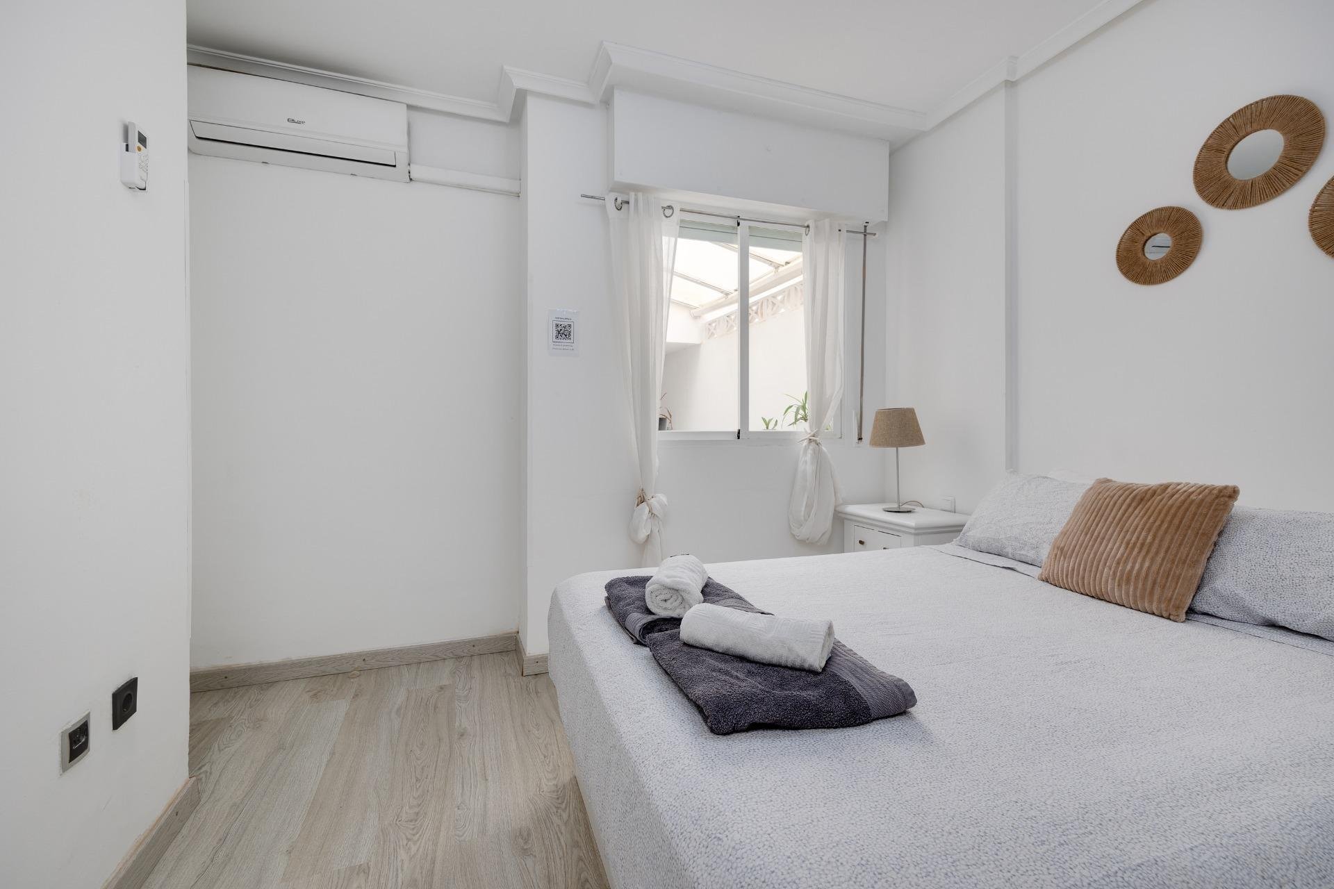 Apartment à Torrevieja, Alicante, Espagne 3 chambres, 92 m2 No. 184297