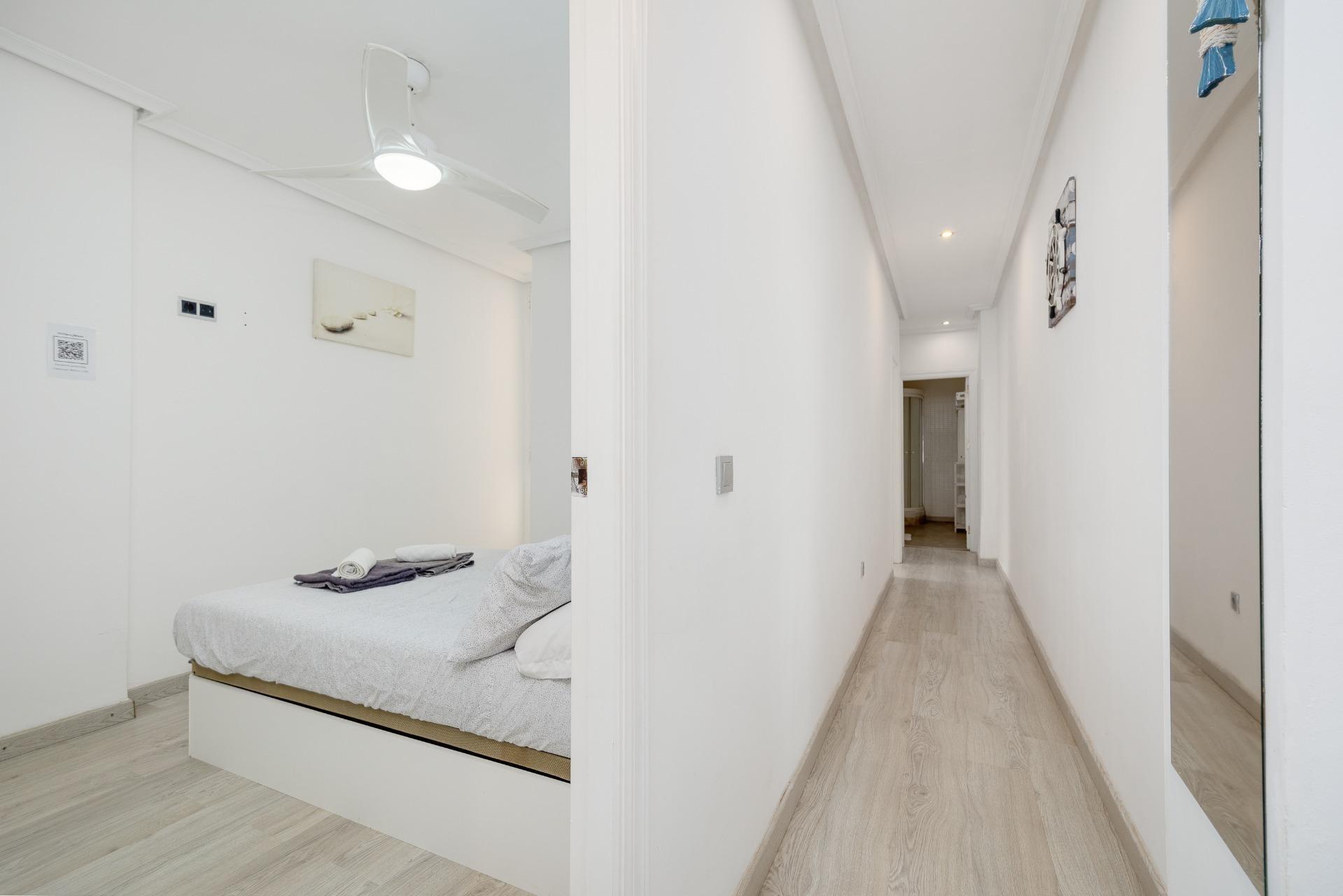 Apartment à Torrevieja, Alicante, Espagne 3 chambres, 92 m2 No. 184297