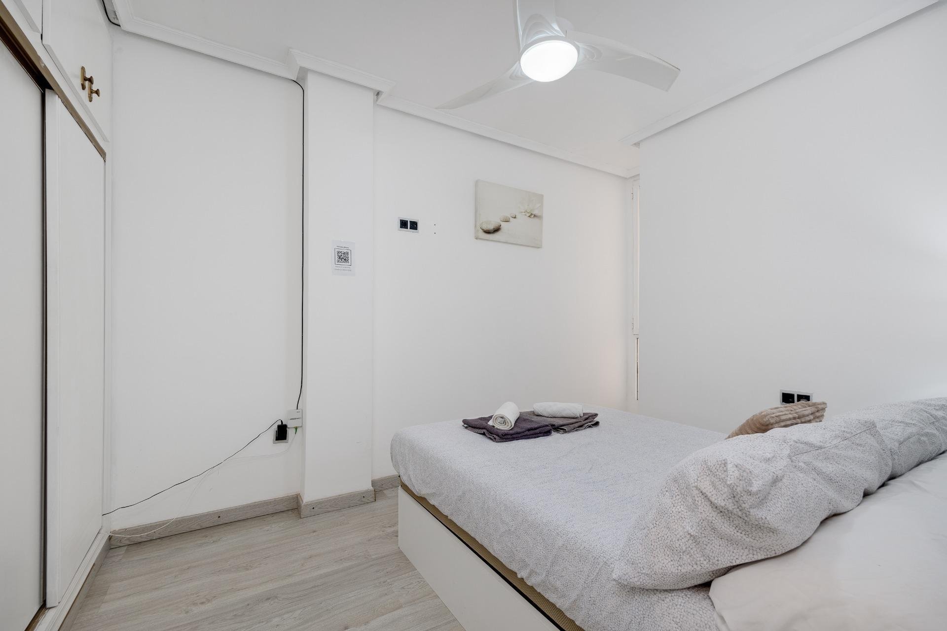 Apartment à Torrevieja, Alicante, Espagne 3 chambres, 92 m2 No. 184297