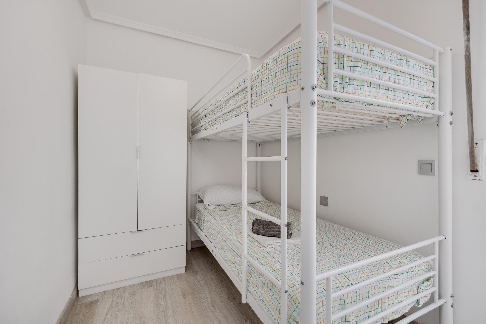 Apartment à Torrevieja, Alicante, Espagne 3 chambres, 92 m2 No. 184297