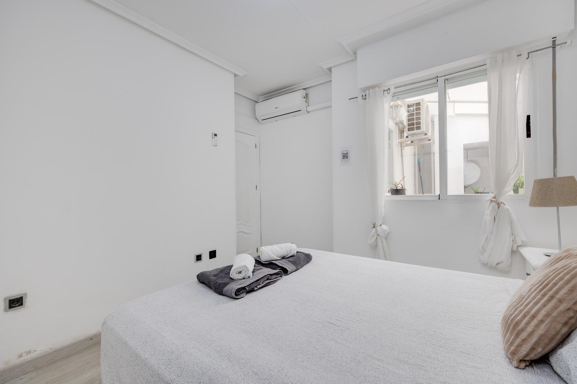 Apartment à Torrevieja, Alicante, Espagne 3 chambres, 92 m2 No. 184297