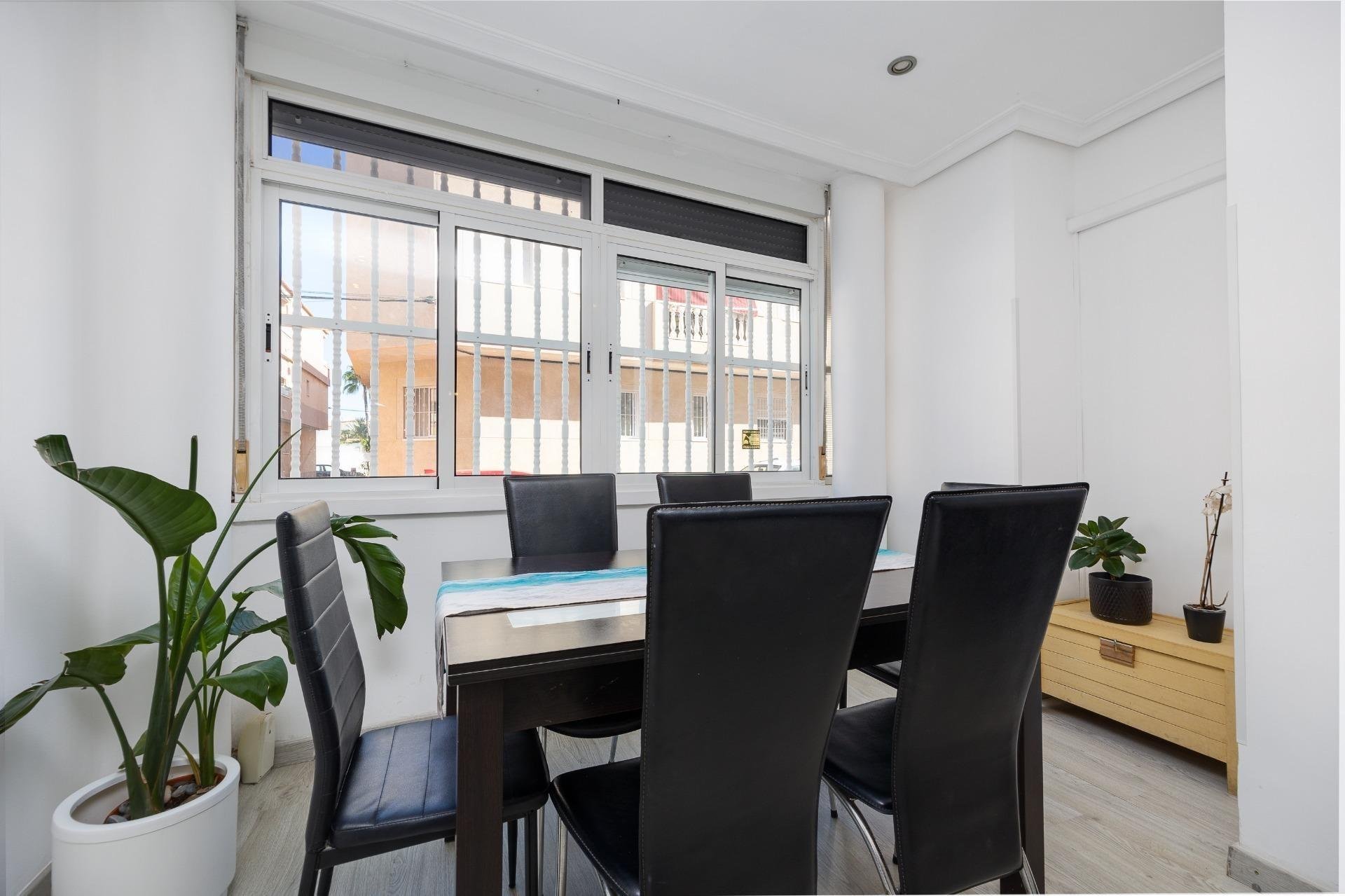 Apartment à Torrevieja, Alicante, Espagne 3 chambres, 92 m2 No. 184297