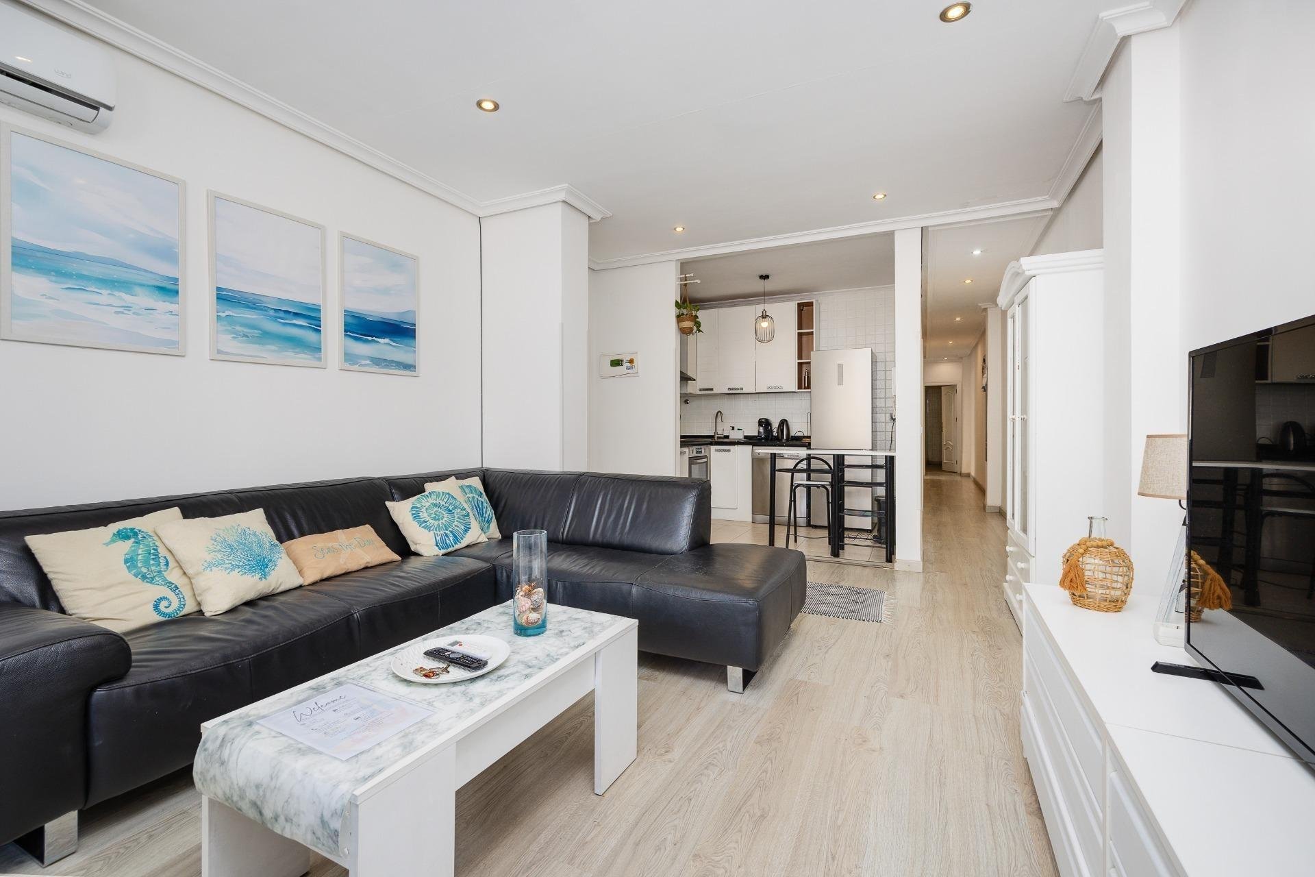 Apartment à Torrevieja, Alicante, Espagne 3 chambres, 92 m2 No. 184297