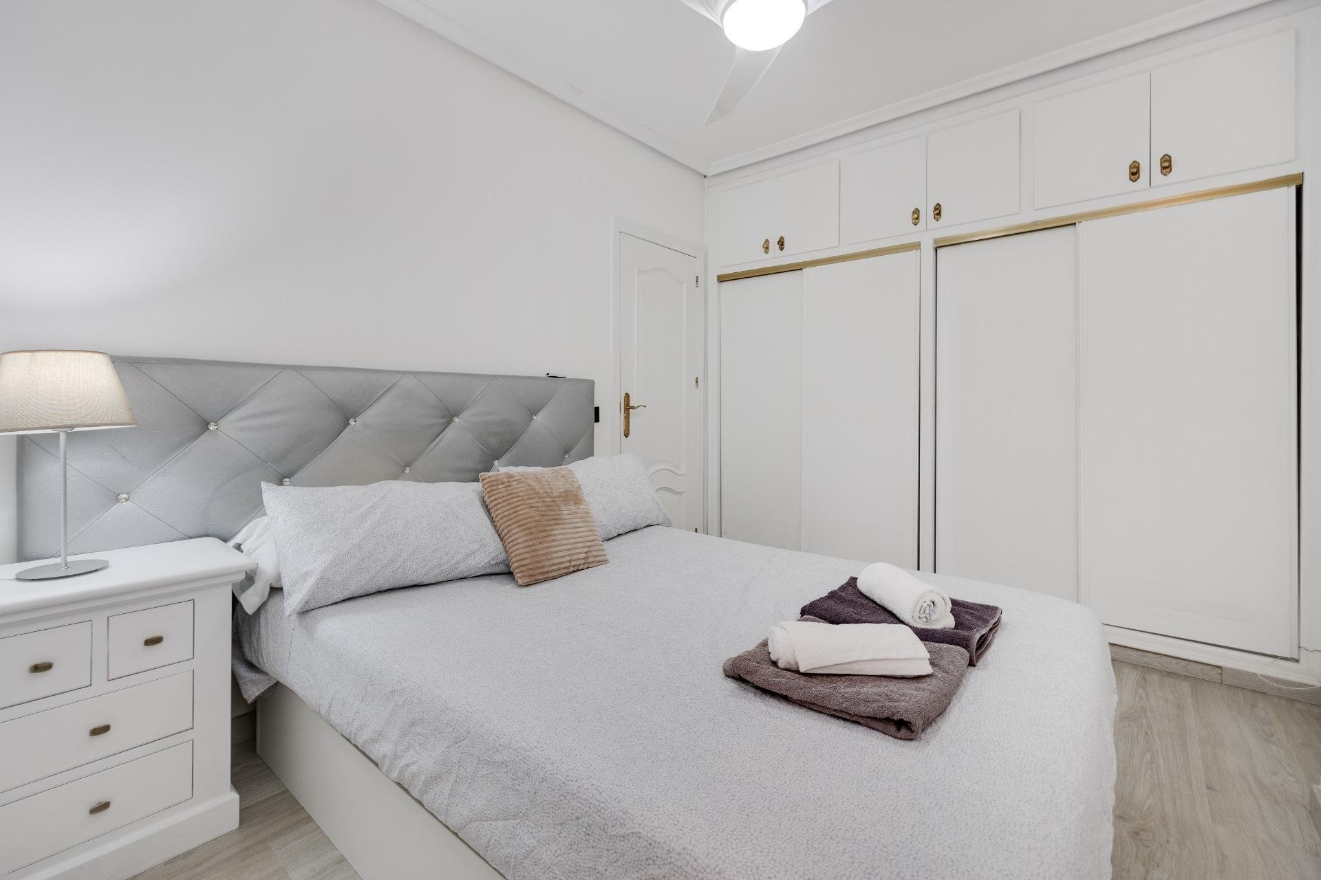 Apartment à Torrevieja, Alicante, Espagne 3 chambres, 92 m2 No. 184297