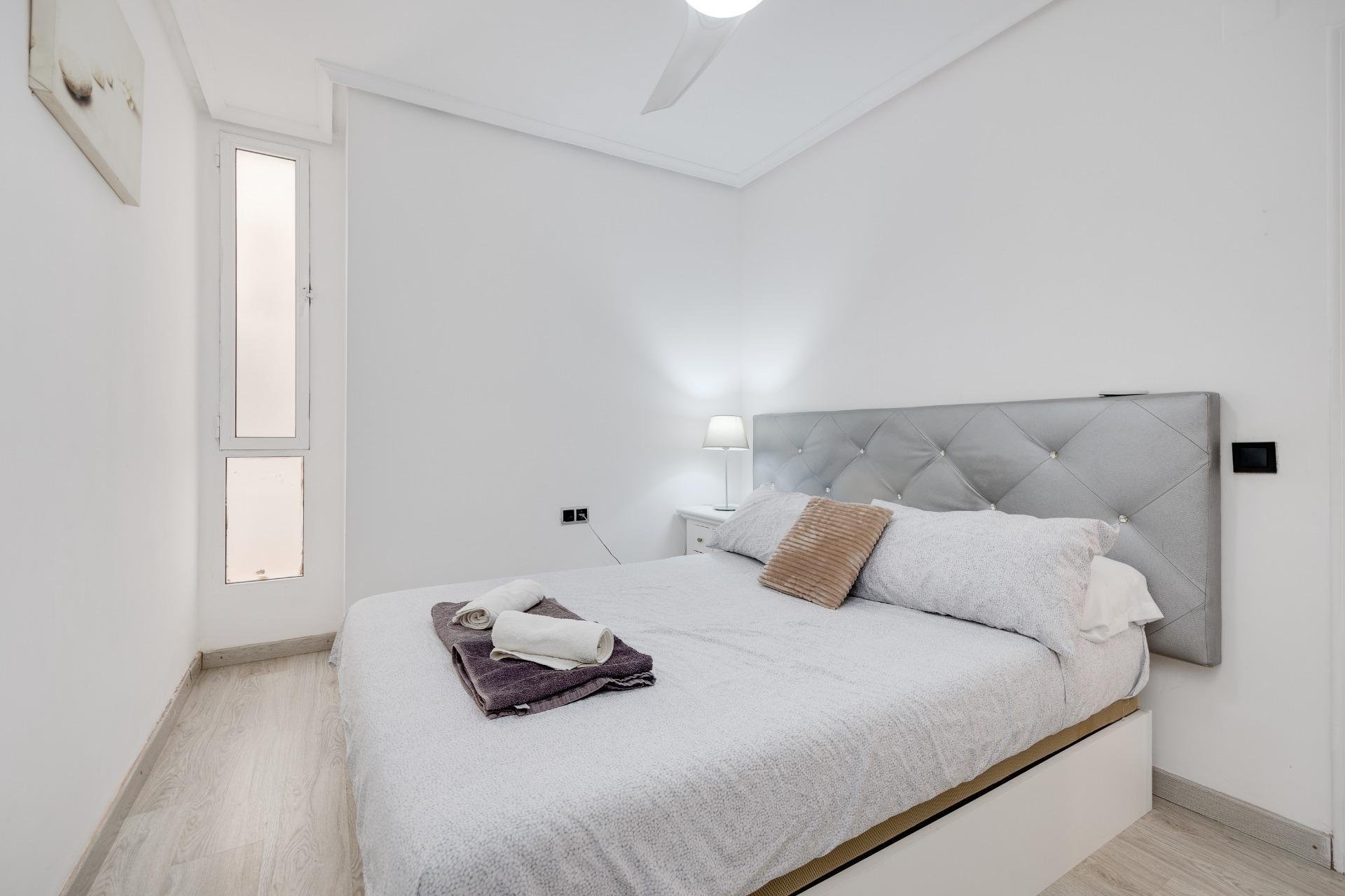 Apartment à Torrevieja, Alicante, Espagne 3 chambres, 92 m2 No. 184297
