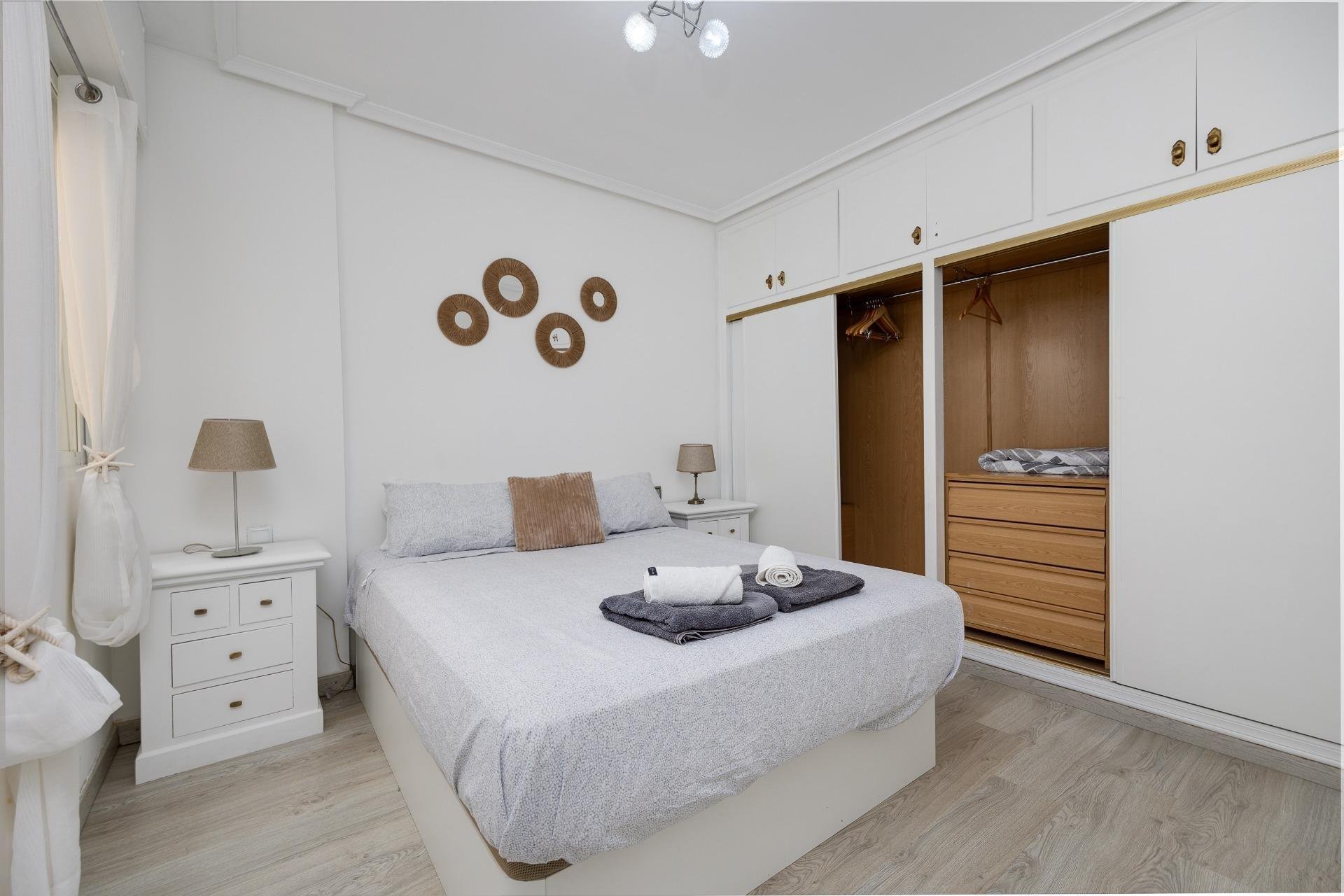 Apartment à Torrevieja, Alicante, Espagne 3 chambres, 92 m2 No. 184297