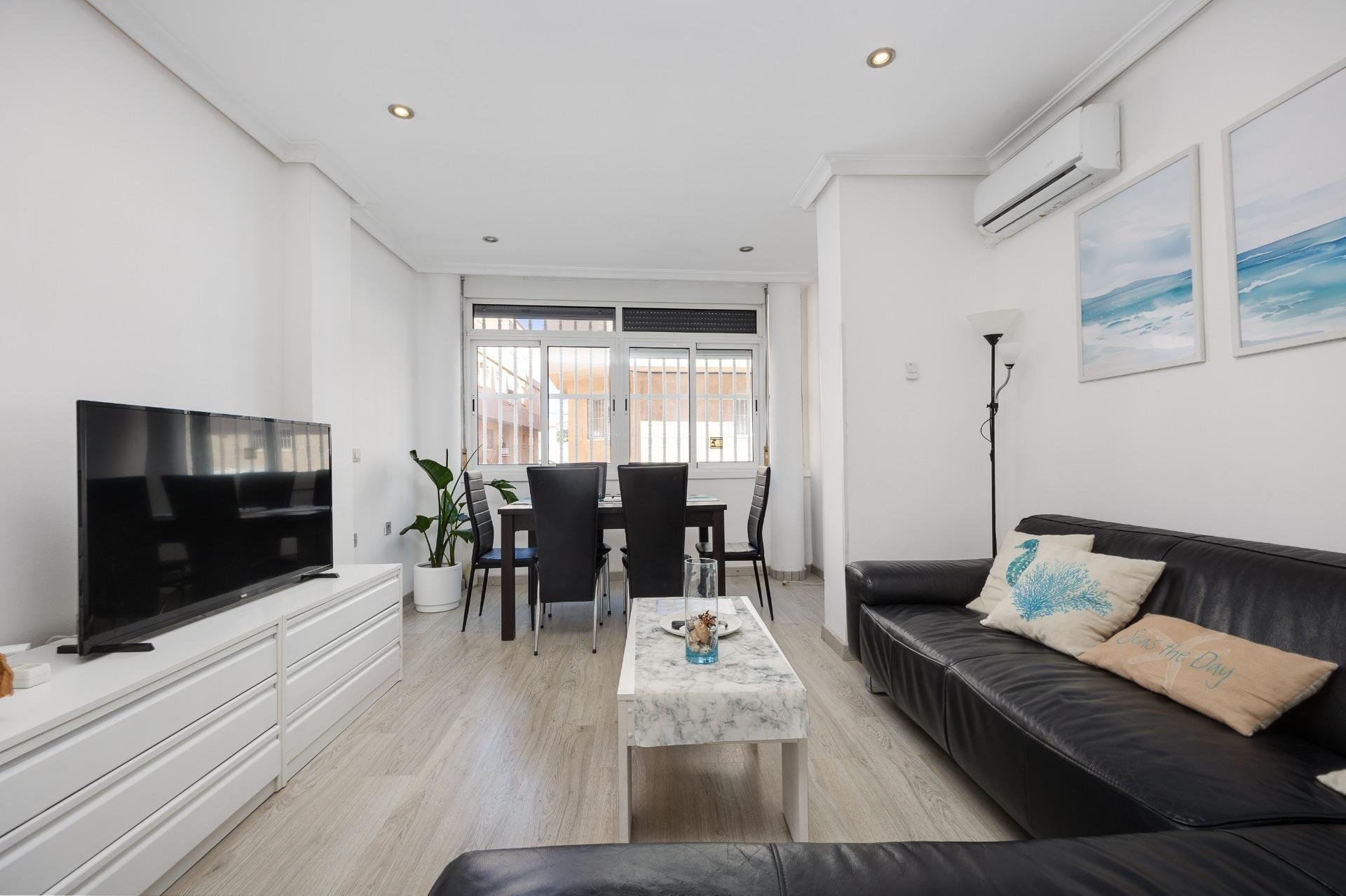 Apartment à Torrevieja, Alicante, Espagne 3 chambres, 92 m2 No. 184297