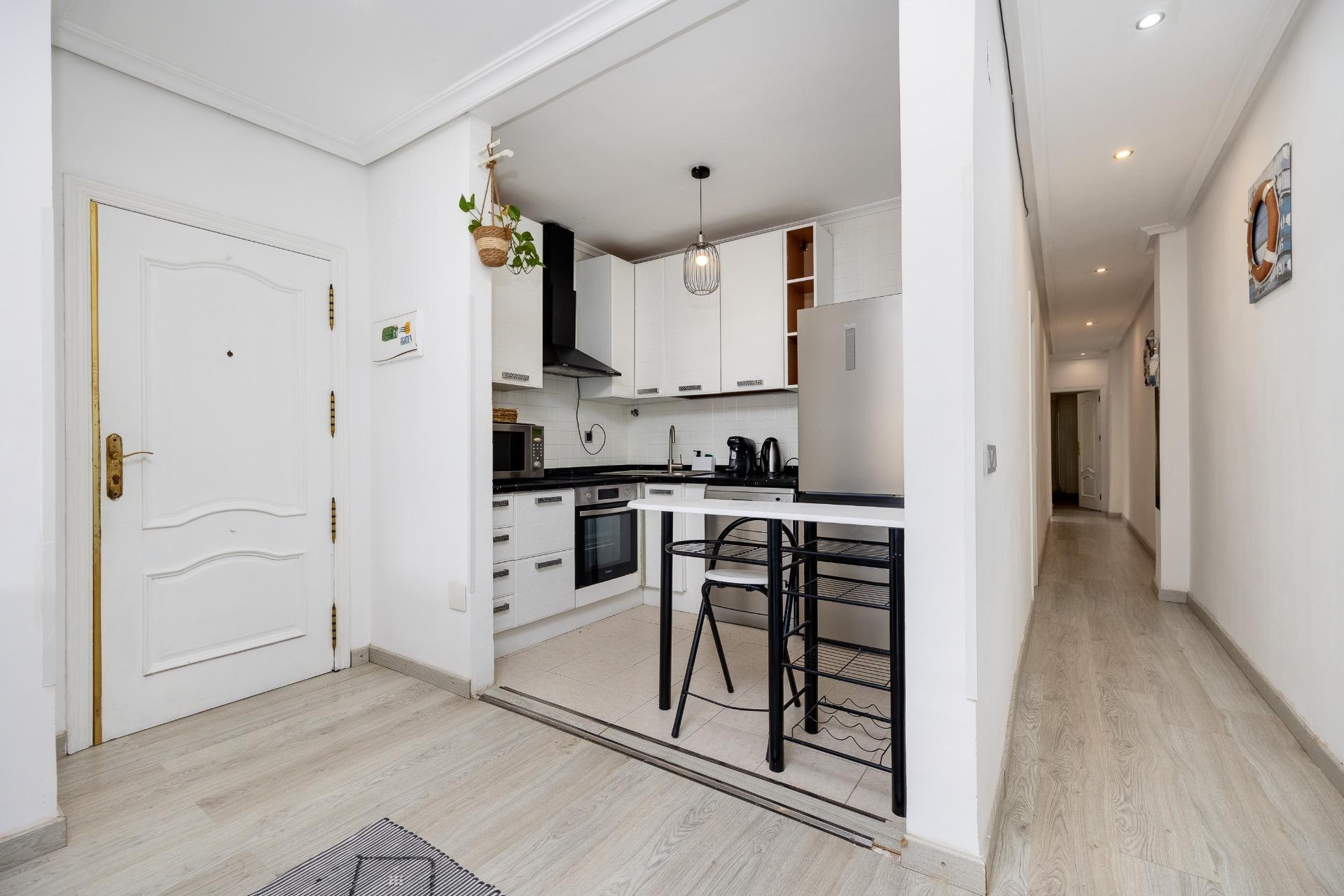 Apartment à Torrevieja, Alicante, Espagne 3 chambres, 92 m2 No. 184297