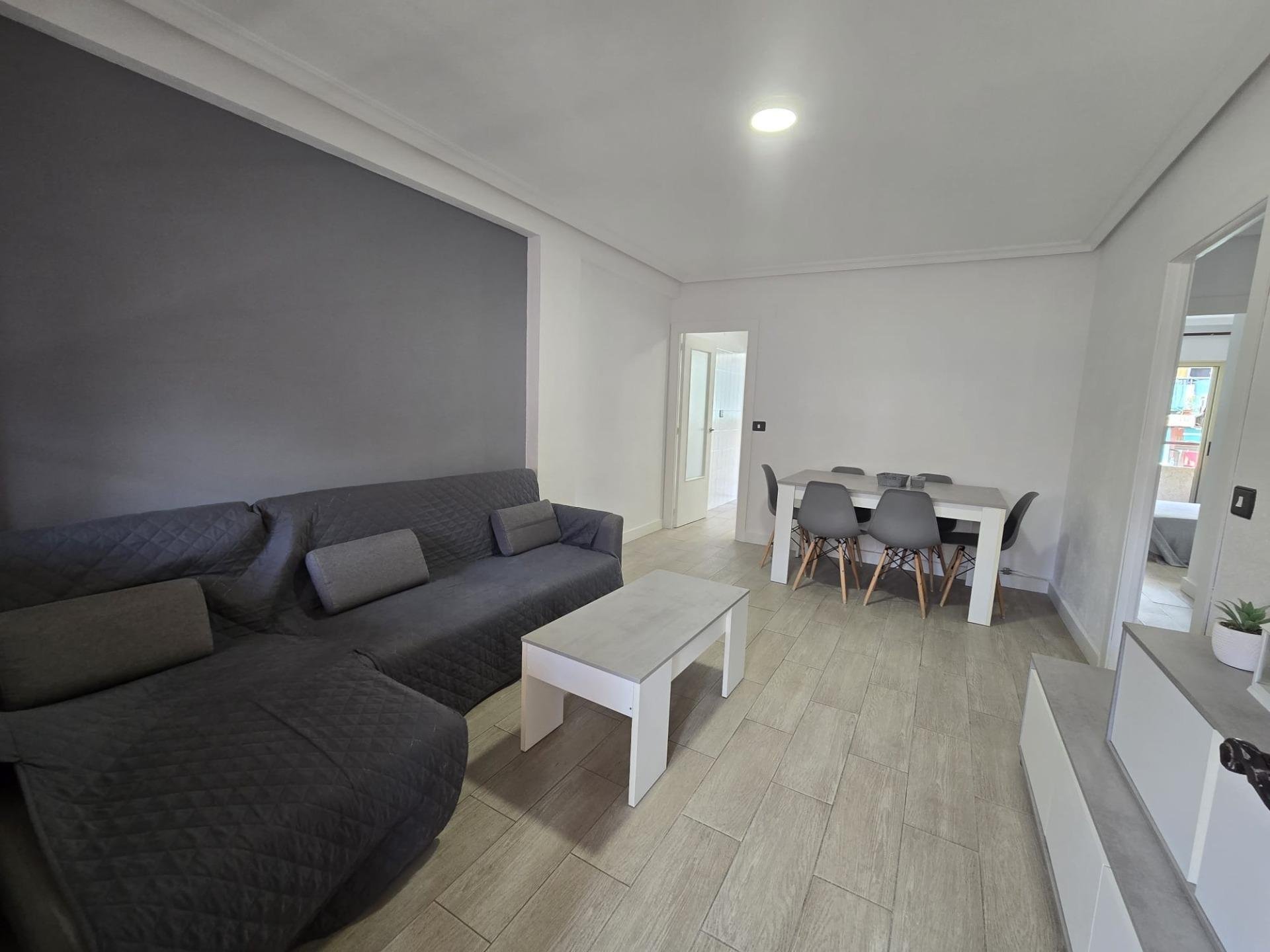 Apartment à Torrevieja, Alicante, Espagne 1 chambre, 73 m2 No. 184301