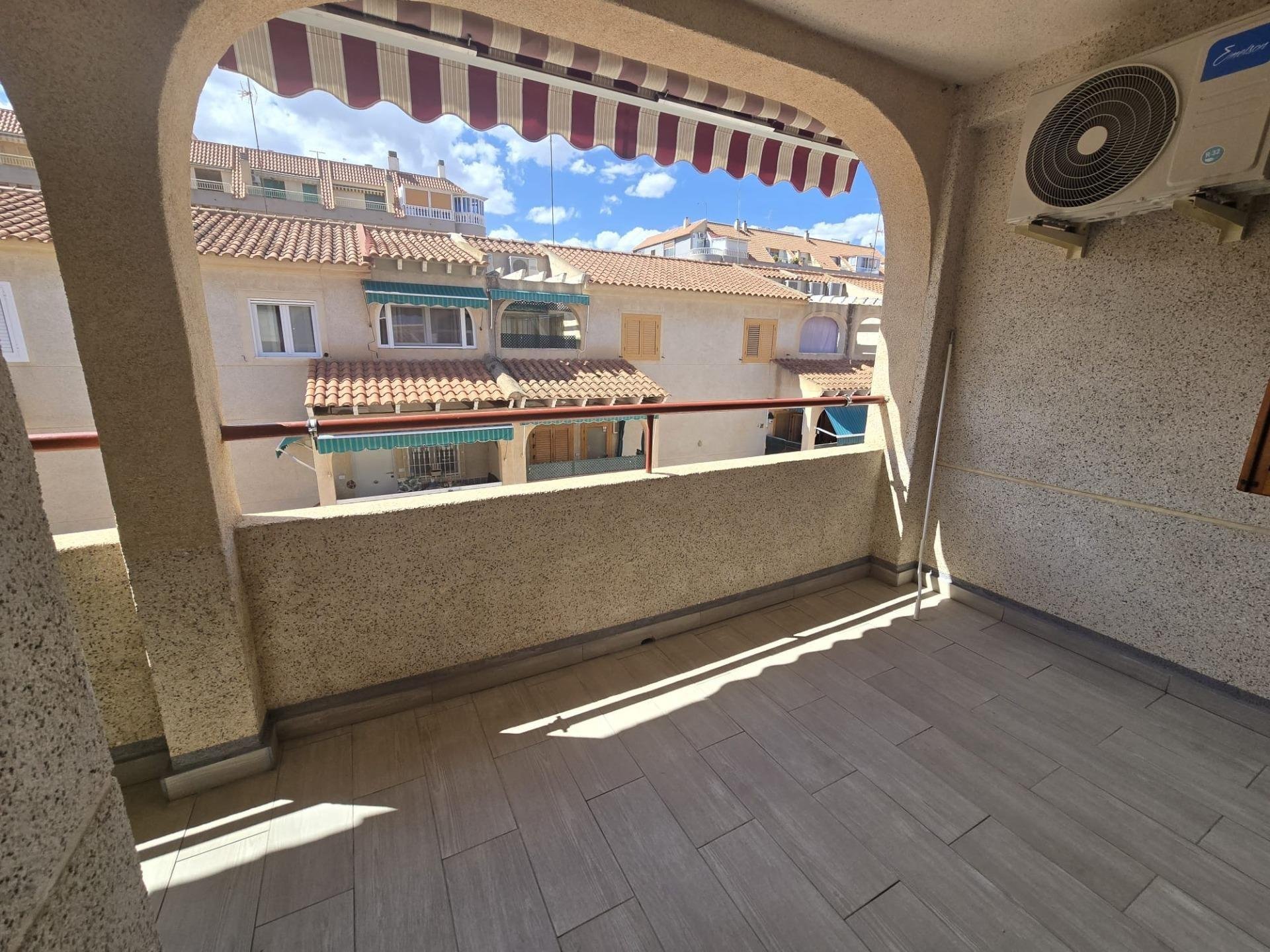 Apartment à Torrevieja, Alicante, Espagne 1 chambre, 73 m2 No. 184301