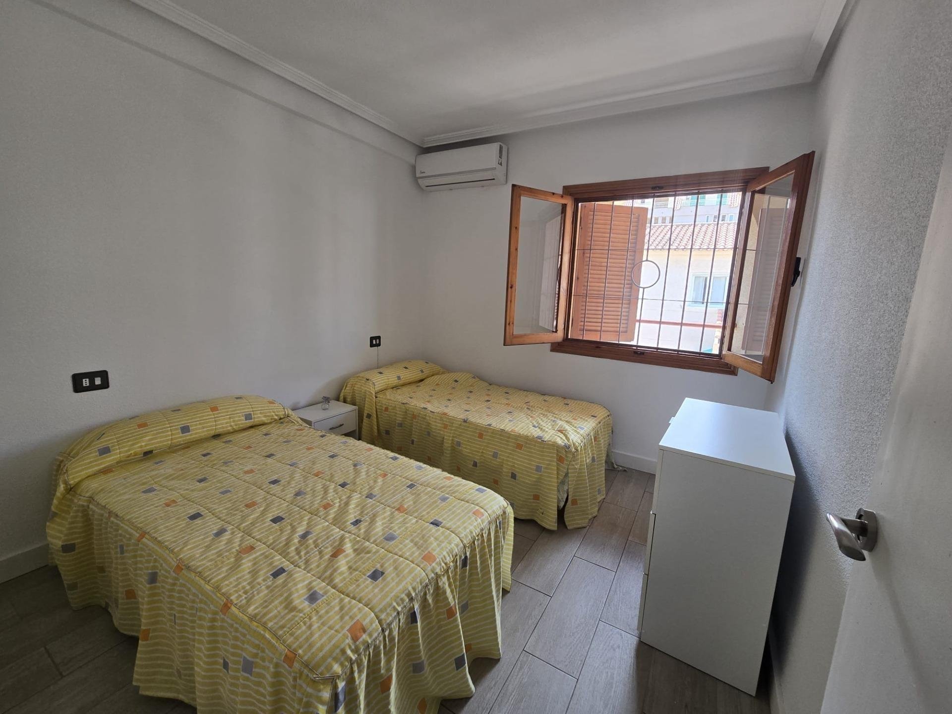 Apartment à Torrevieja, Alicante, Espagne 1 chambre, 73 m2 No. 184301