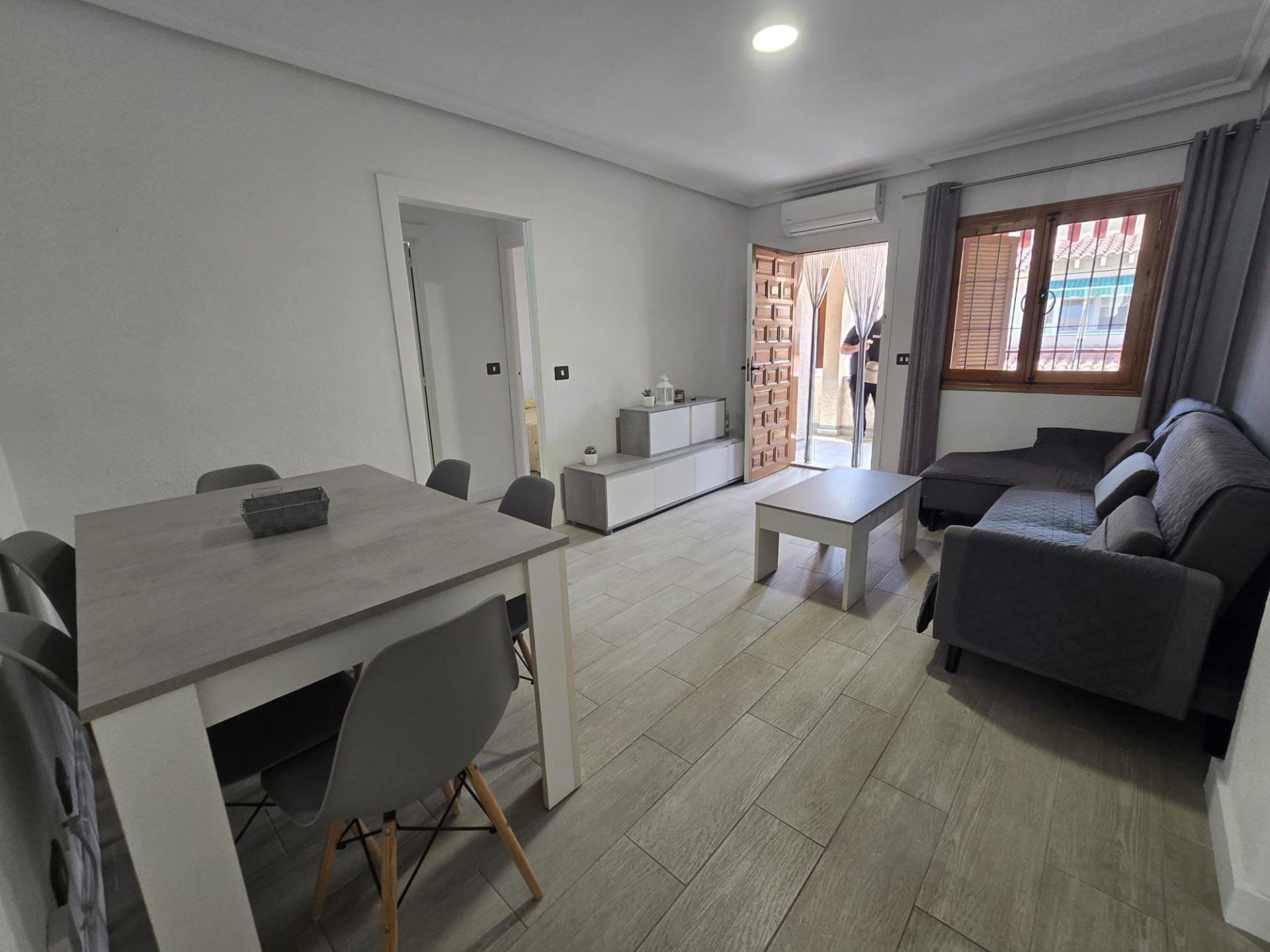 Apartment à Torrevieja, Alicante, Espagne 1 chambre, 73 m2 No. 184301