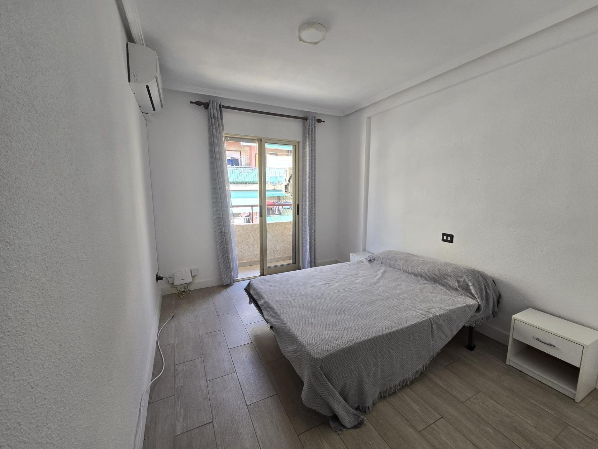 Apartment à Torrevieja, Alicante, Espagne 1 chambre, 73 m2 No. 184301