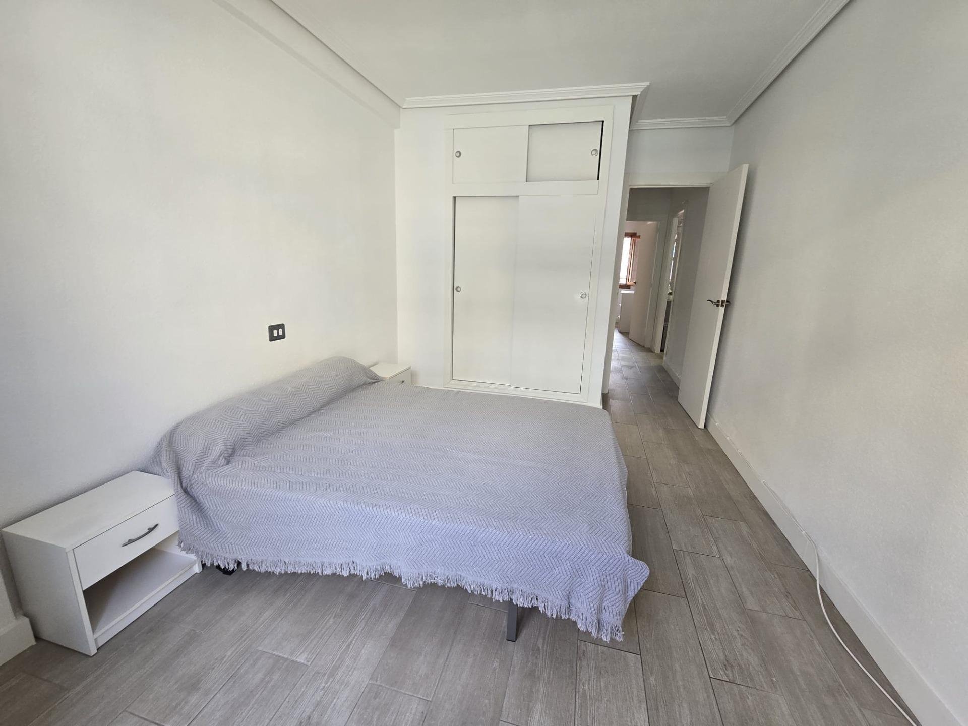 Apartment à Torrevieja, Alicante, Espagne 1 chambre, 73 m2 No. 184301