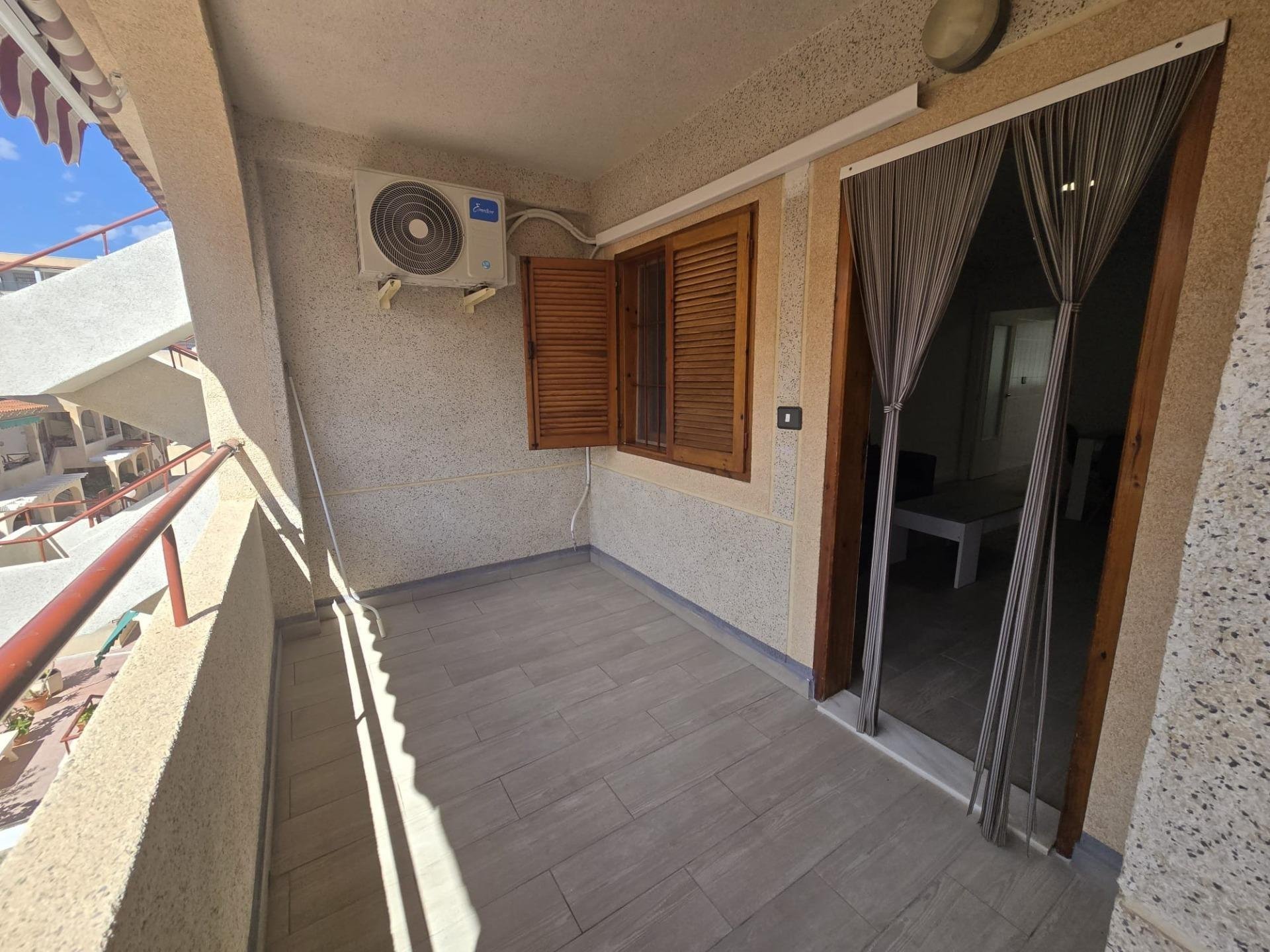 Apartment à Torrevieja, Alicante, Espagne 1 chambre, 73 m2 No. 184301