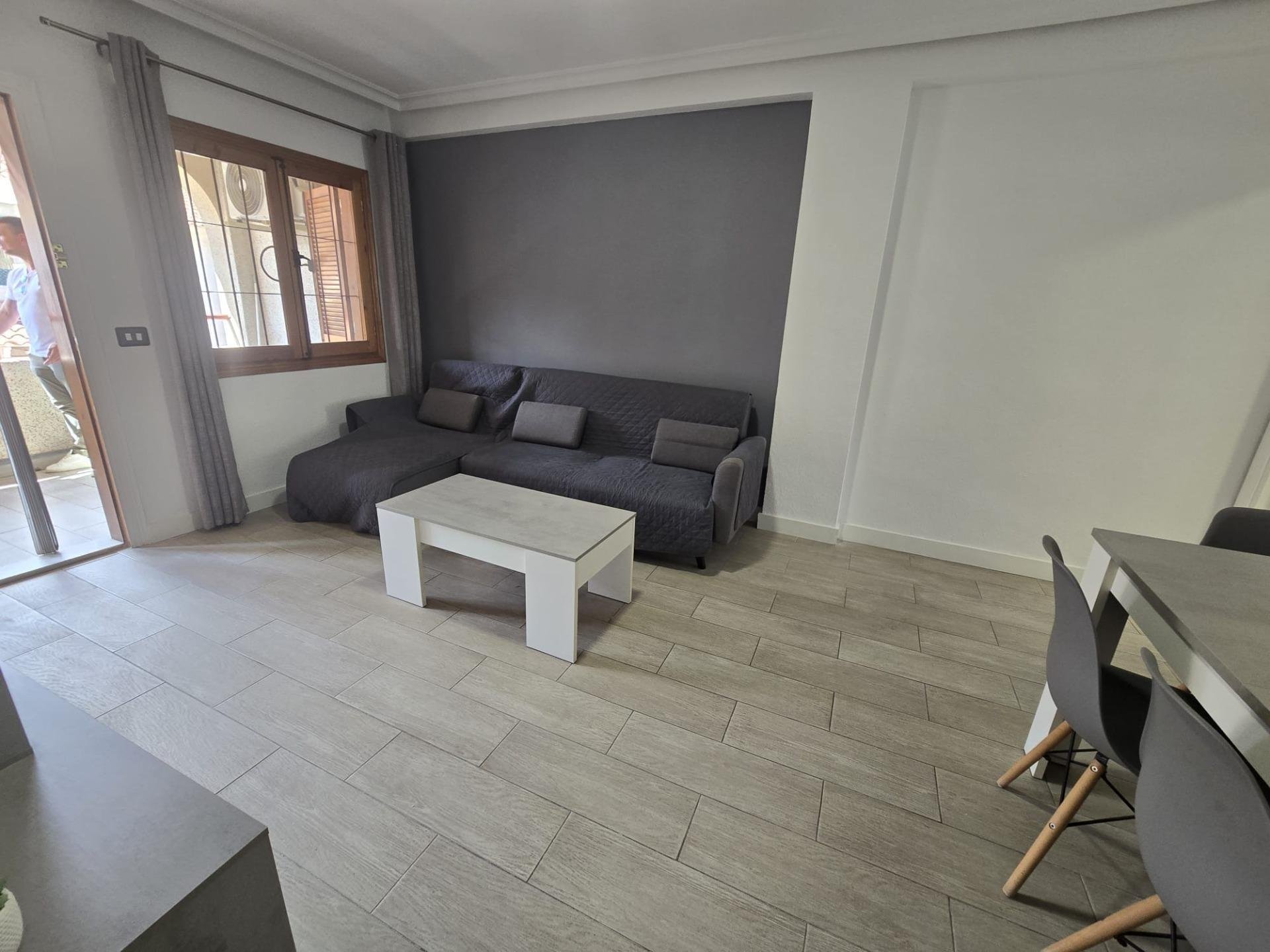 Apartment à Torrevieja, Alicante, Espagne 1 chambre, 73 m2 No. 184301