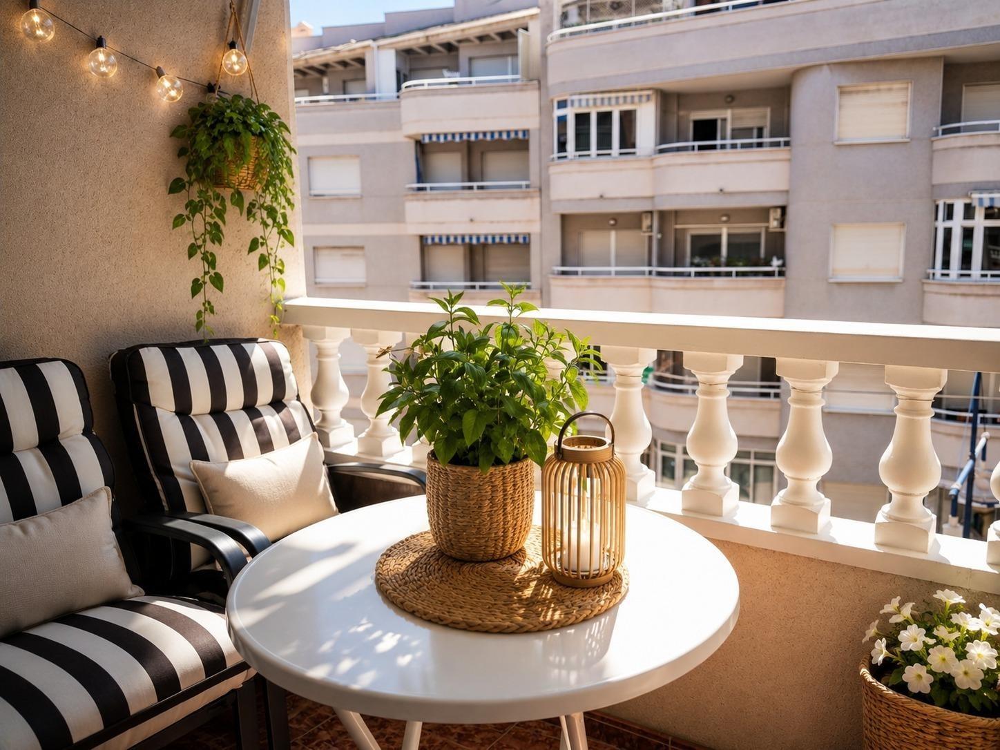 Apartment in Torrevieja, Alicante, Spain 2 bedrooms, 64 sq.m. No. 184302