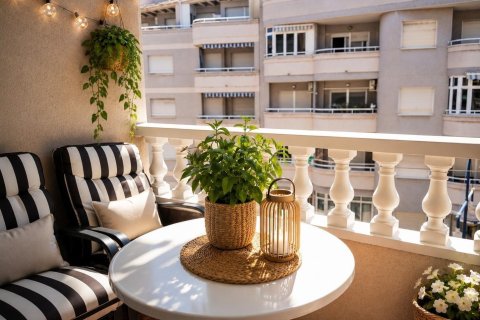 Apartment in Torrevieja, Alicante, Spain 2 bedrooms, 64 sq.m. No. 184302