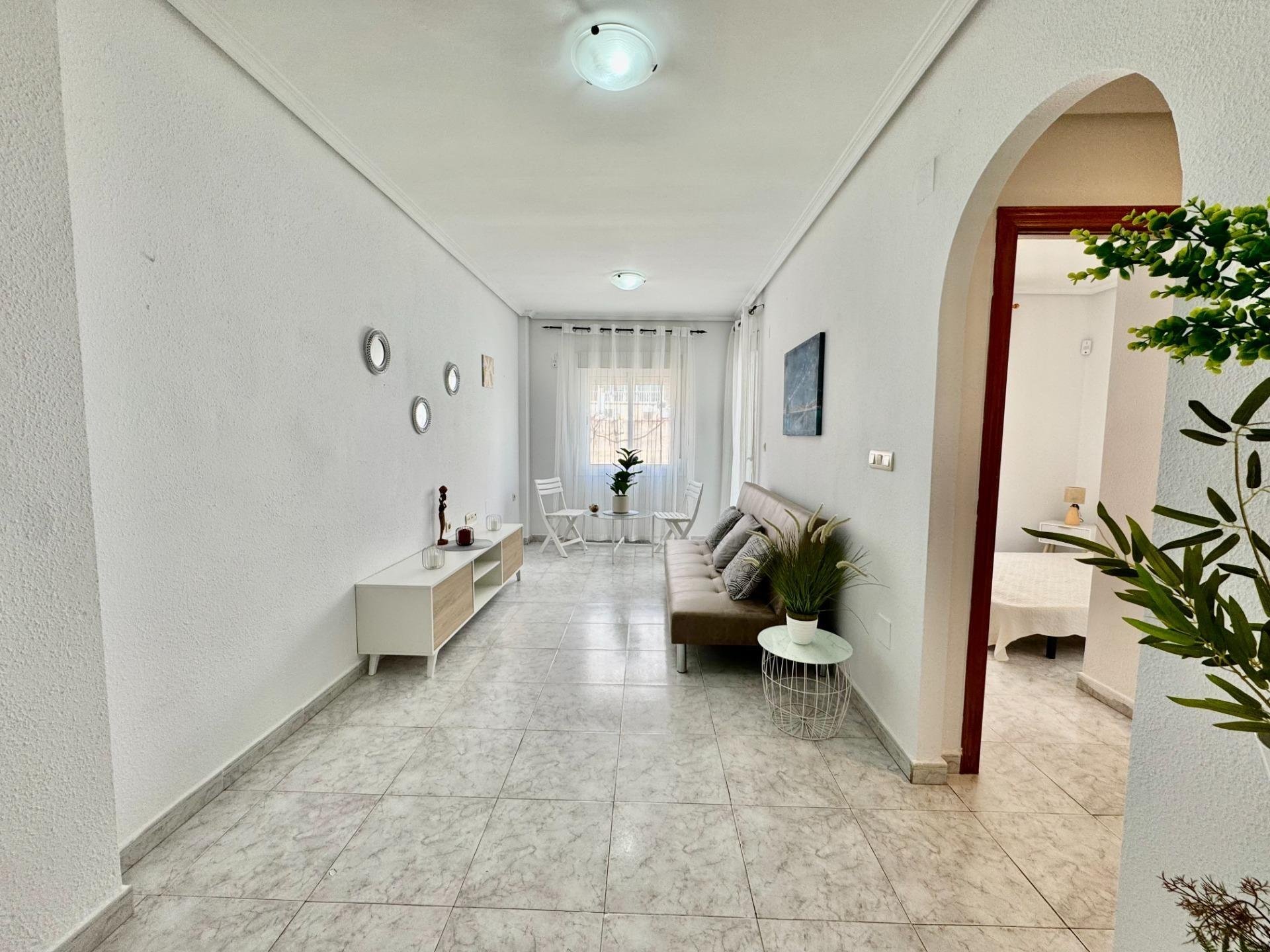 Apartment in Torrevieja, Alicante, Spain 2 bedrooms, 74 sq.m. No. 184300