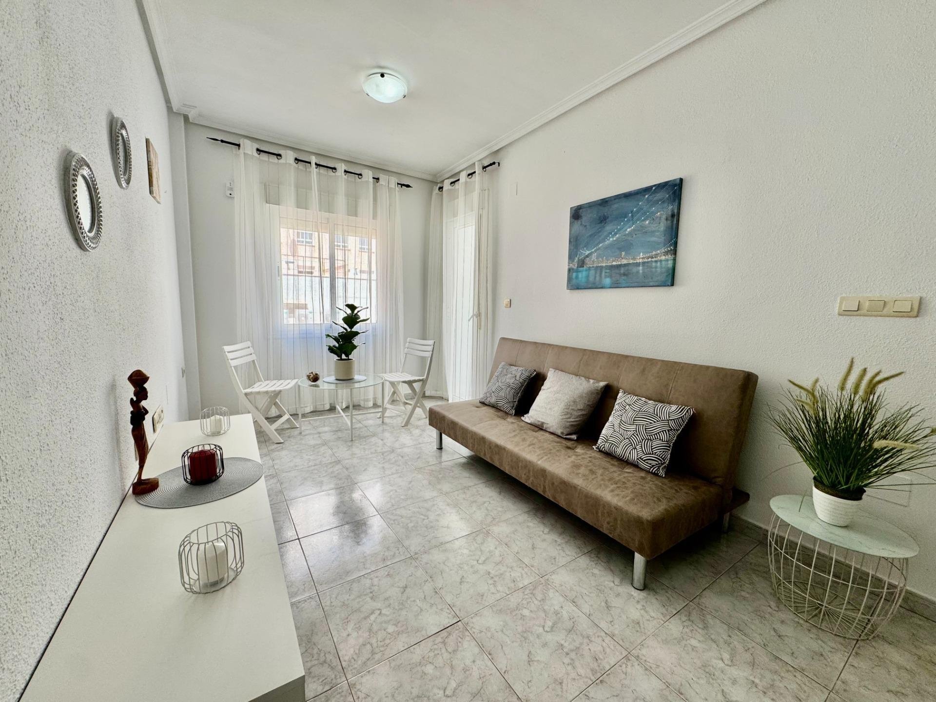 Apartment in Torrevieja, Alicante, Spain 2 bedrooms, 74 sq.m. No. 184300