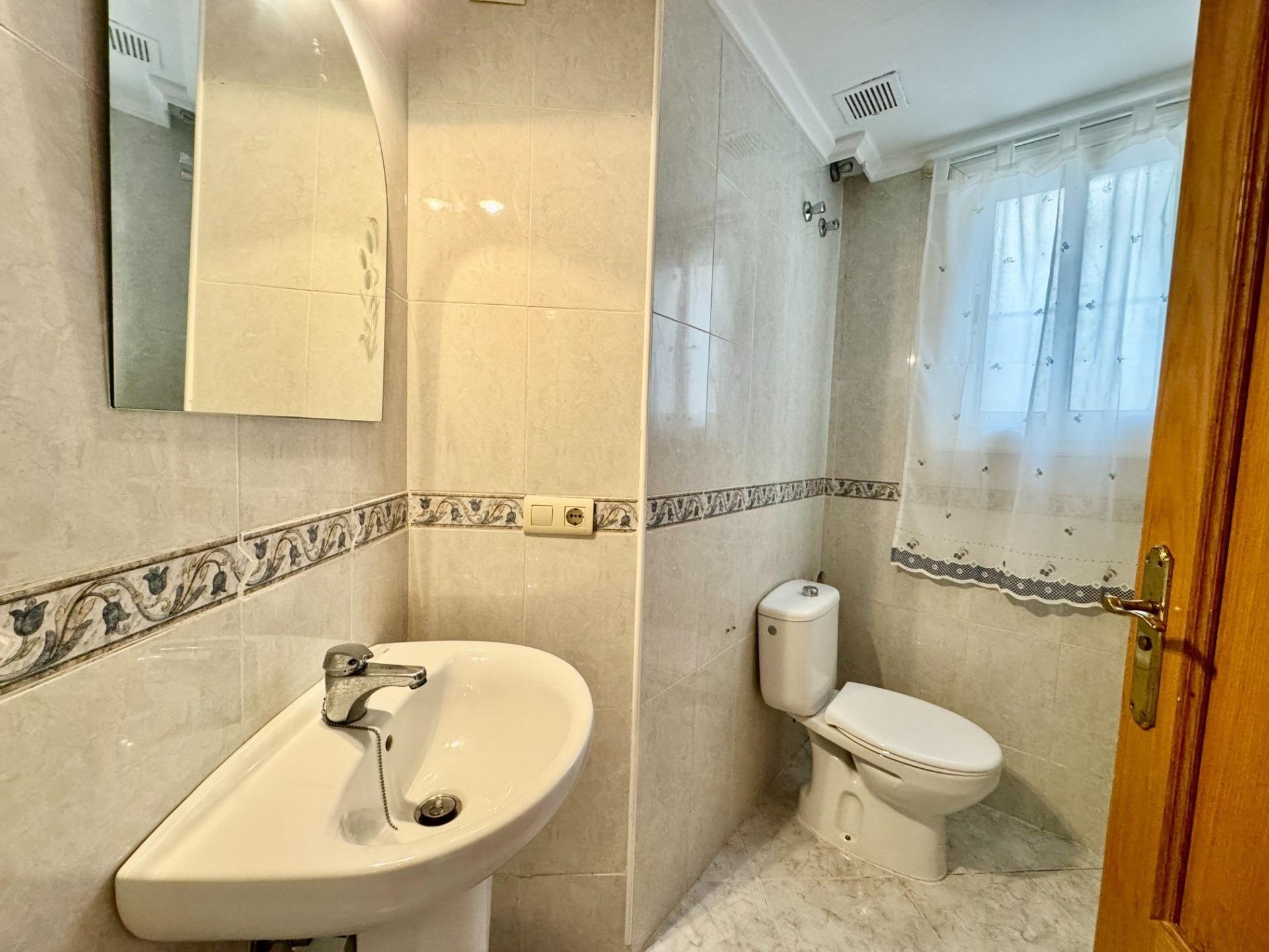 Apartment in Torrevieja, Alicante, Spain 2 bedrooms, 74 sq.m. No. 184300