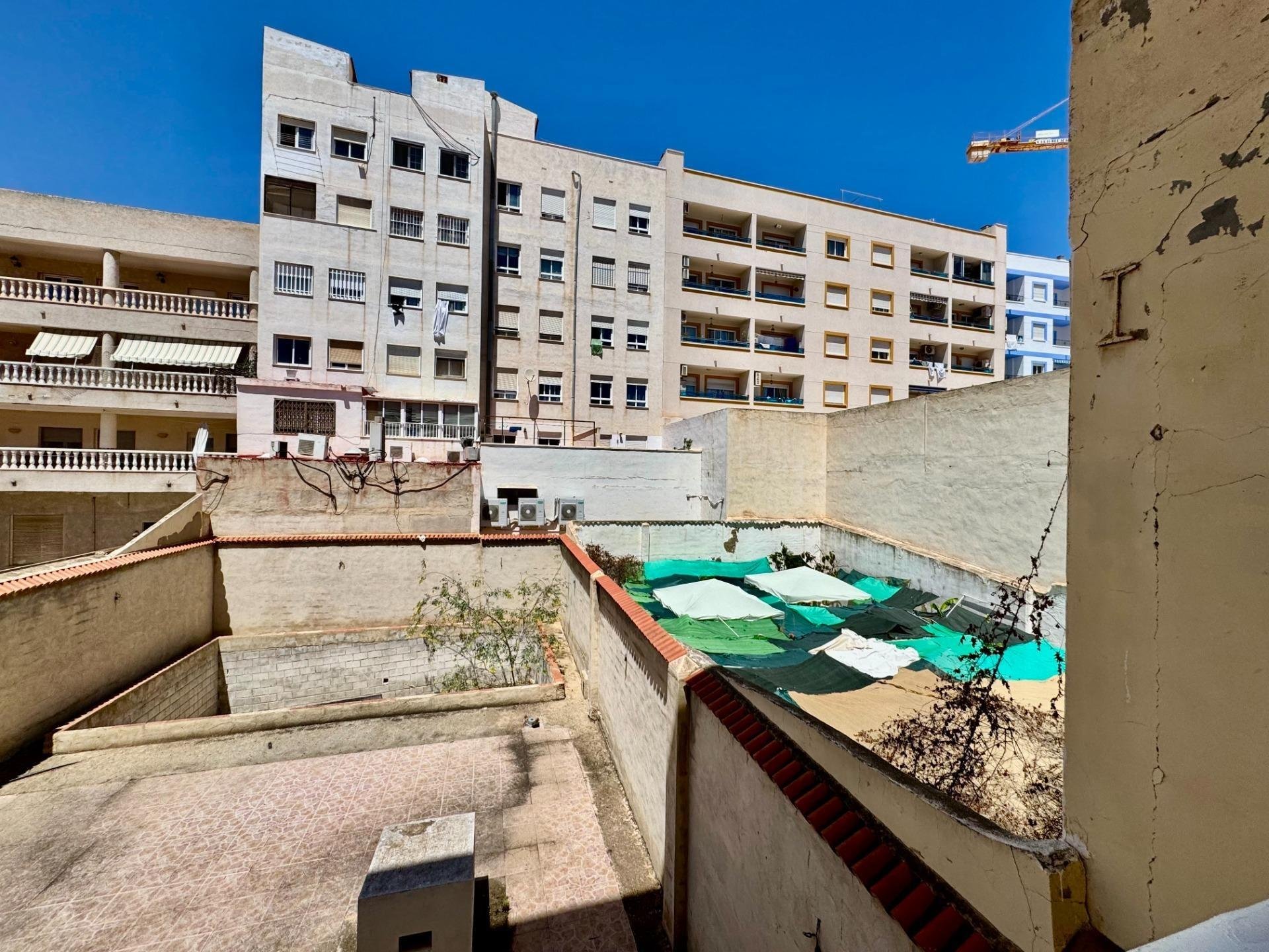 Apartment in Torrevieja, Alicante, Spain 2 bedrooms, 74 sq.m. No. 184300