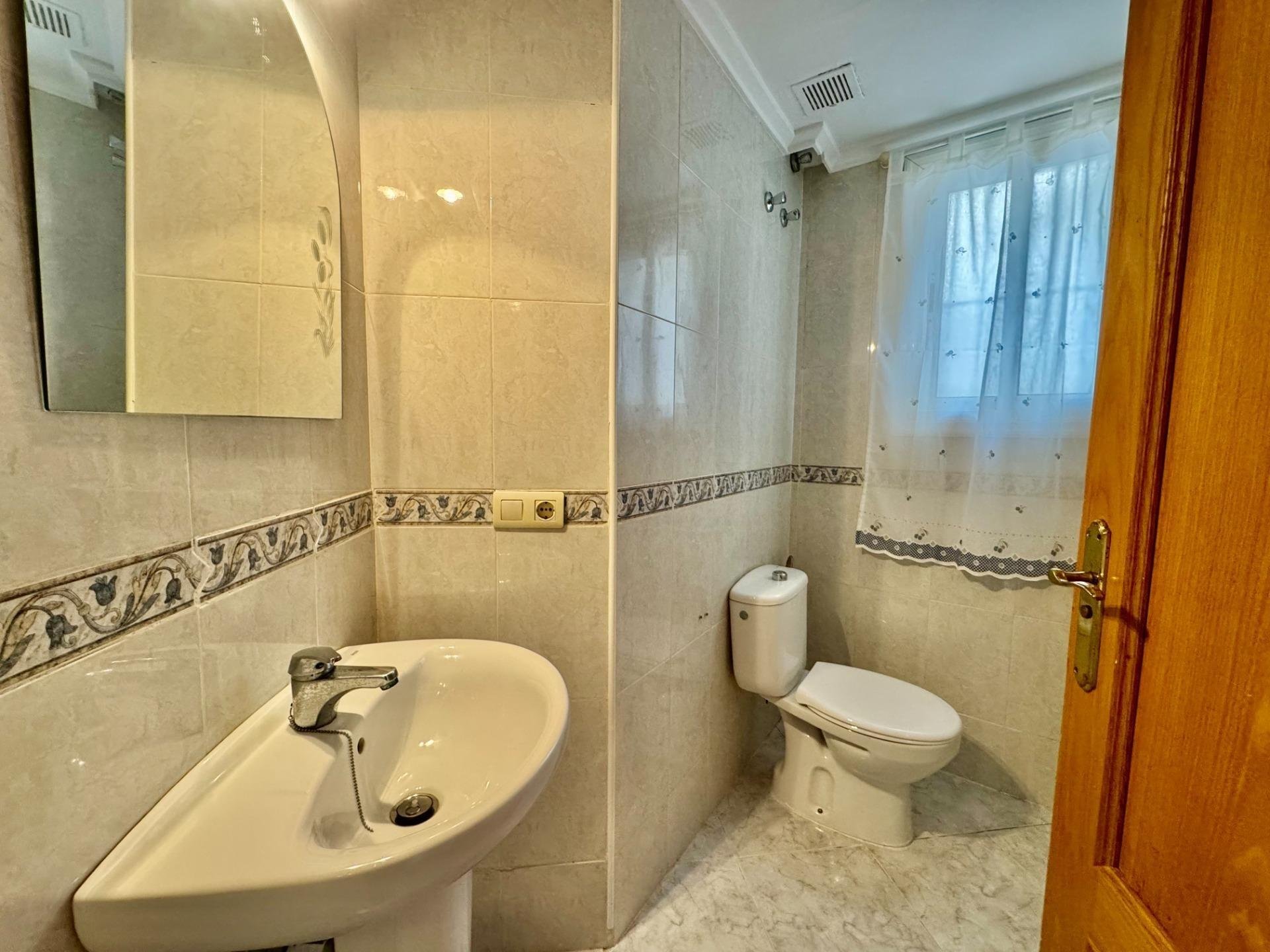 Apartment in Torrevieja, Alicante, Spain 2 bedrooms, 74 sq.m. No. 184300